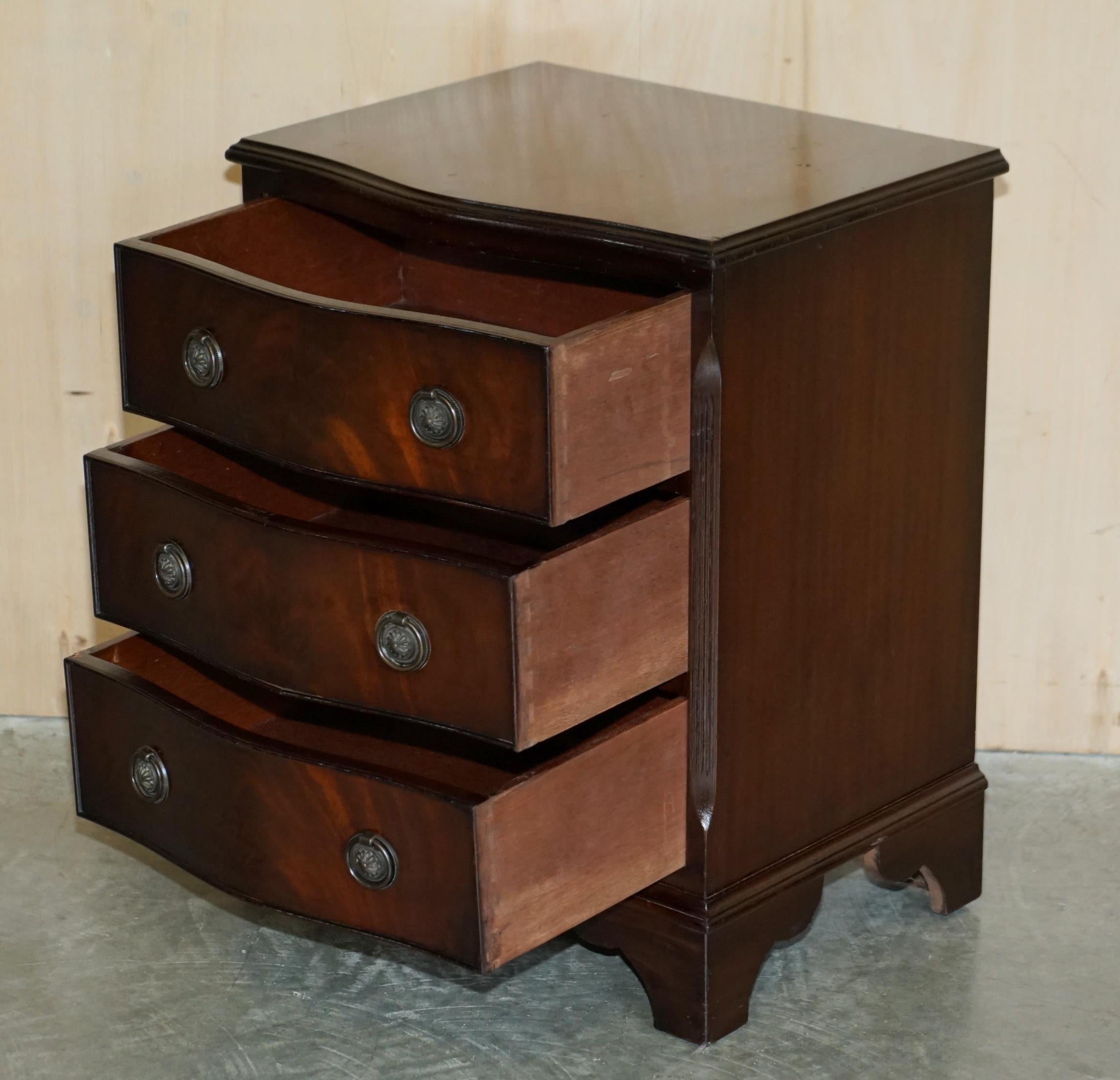Pair of Hardwood Side End Lamp Table Sized Serpentine Fronted Chest of Drawers For Sale 5