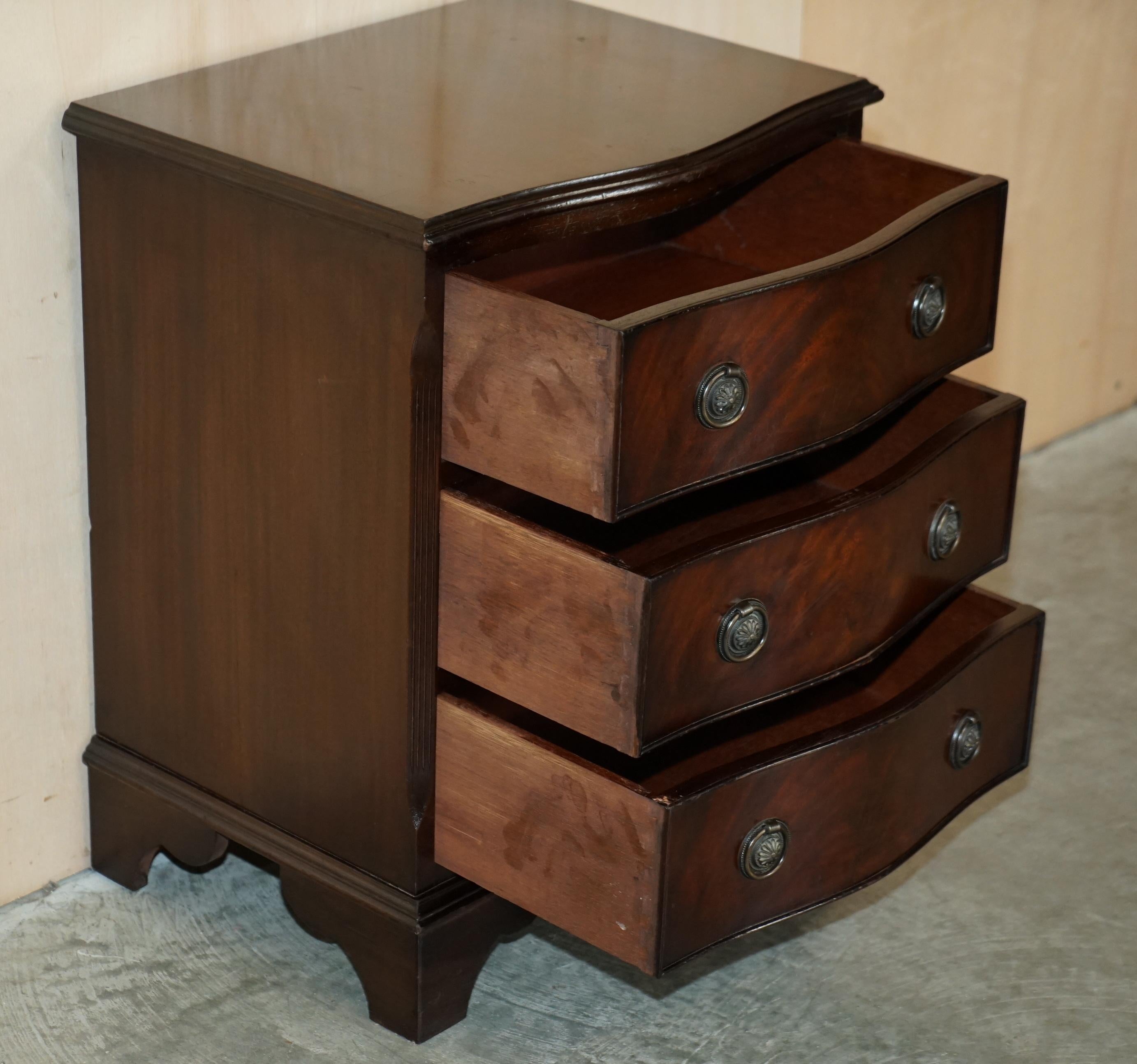 Pair of Hardwood Side End Lamp Table Sized Serpentine Fronted Chest of Drawers For Sale 7