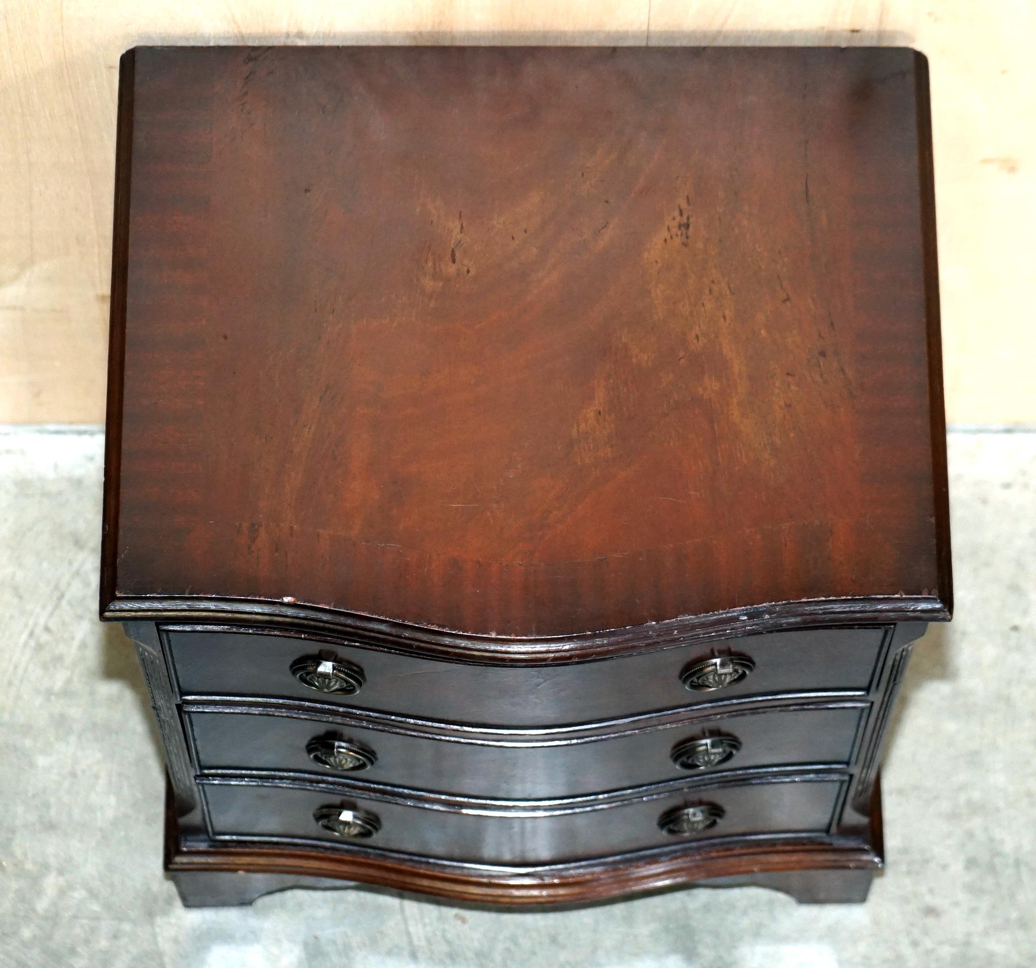 Pair of Hardwood Side End Lamp Table Sized Serpentine Fronted Chest of Drawers For Sale 1