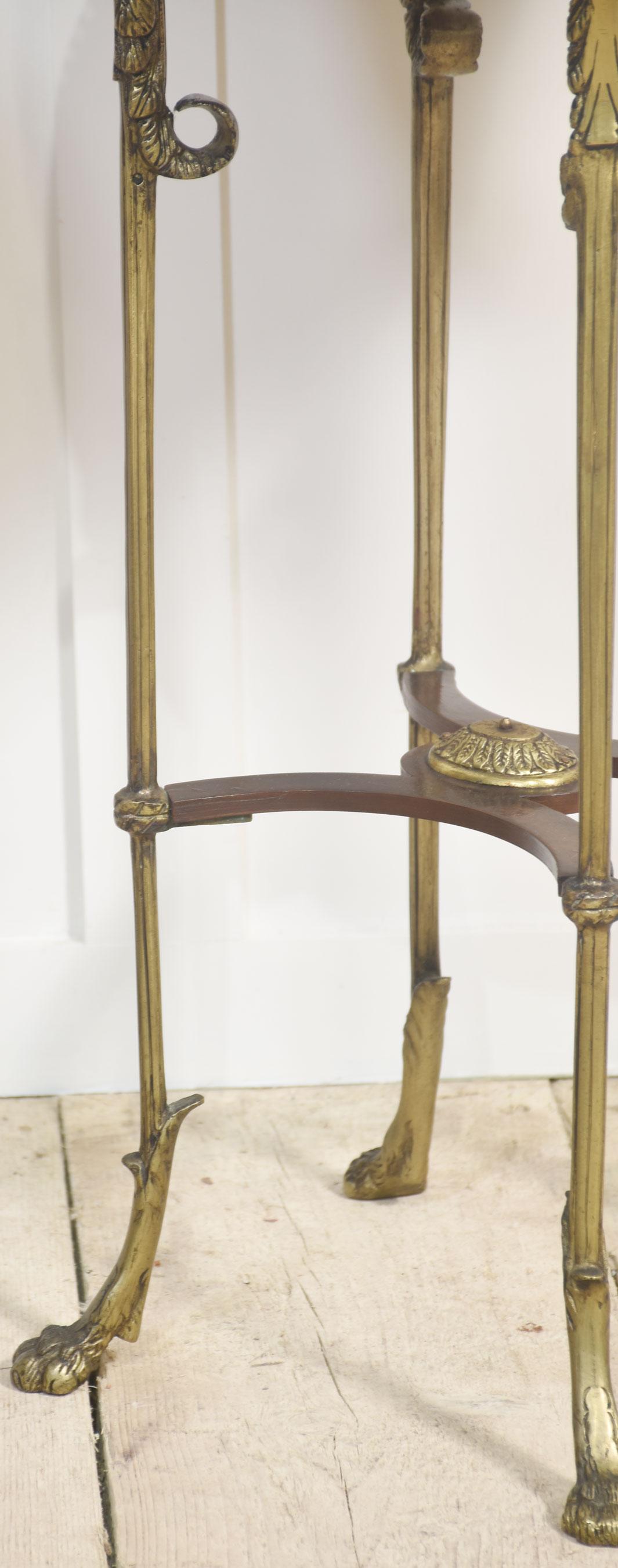 Paire de tables d'appoint en acajou en vente 4