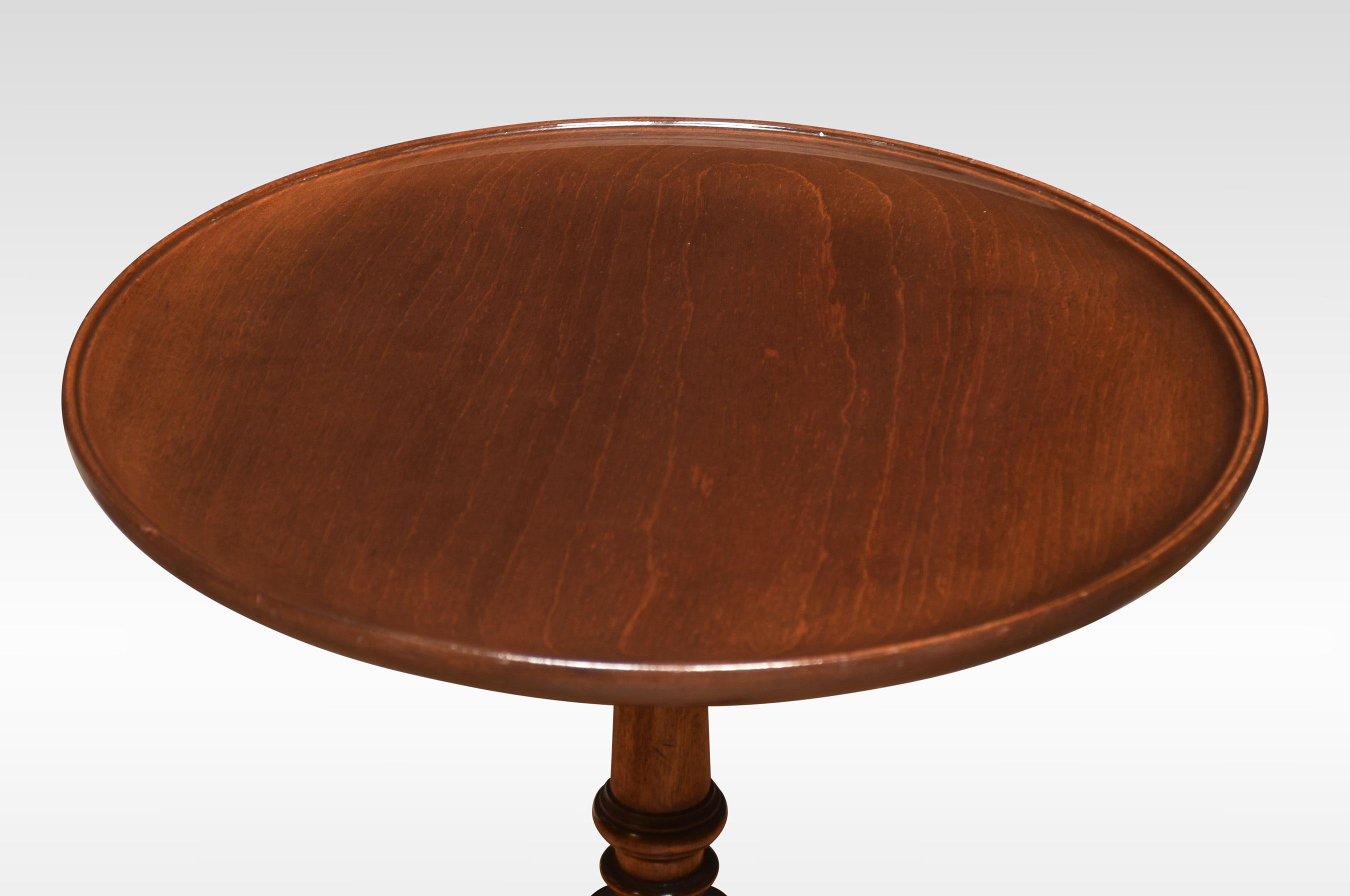 Pair of side tables the circular mahogany tops raised up on turned stems on three downswept supports terminating in pad feet.
Dimensions
Height 21 inches
Width 17 inches
Depth 17 inches.