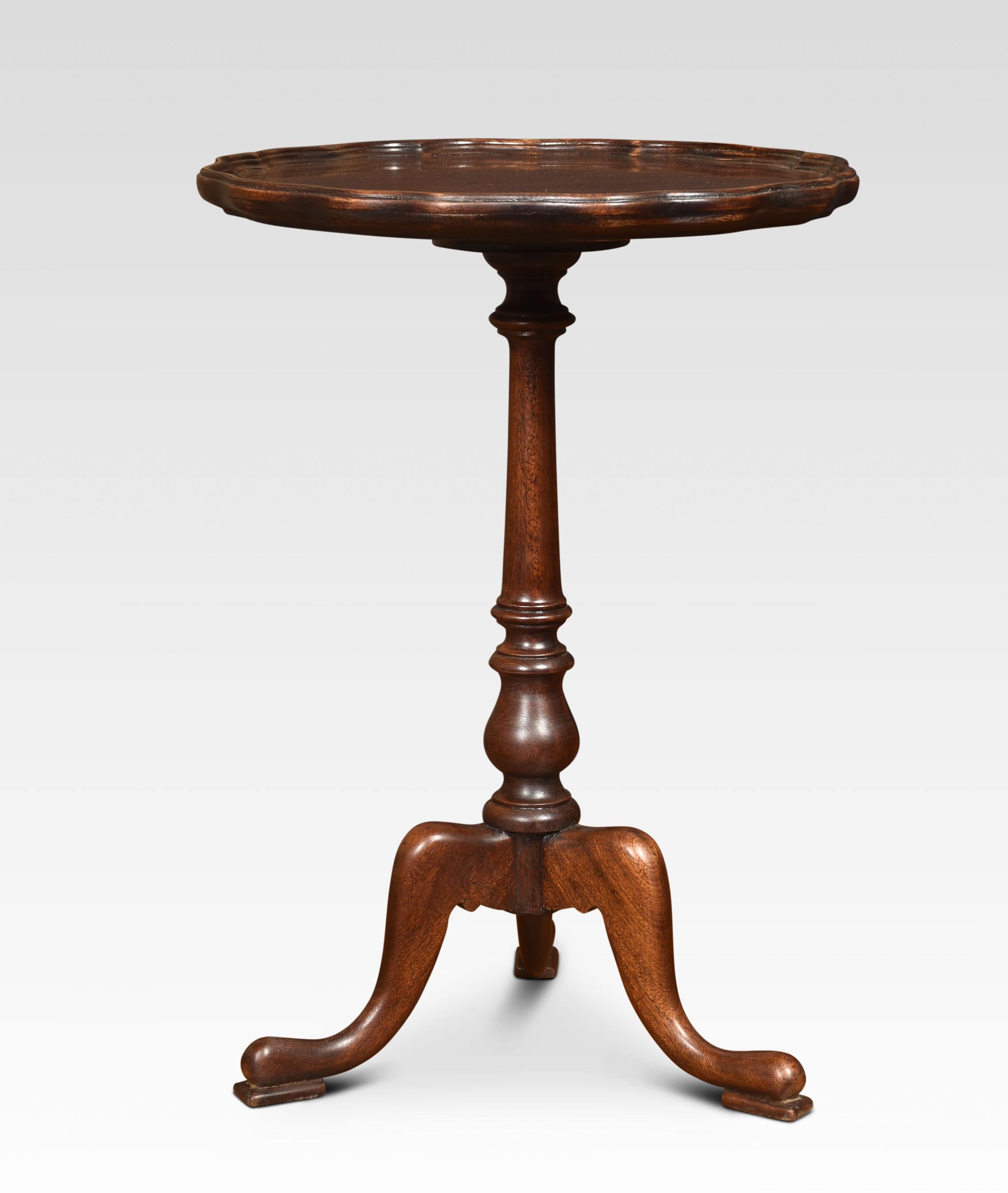 Pair of side tables the circular mahogany tops raised up on fluted stems on three downswept supports terminating in pad feet.
Dimensions
Height 22 Inches
Width 15.5 Inches
Depth 15.5 Inches.