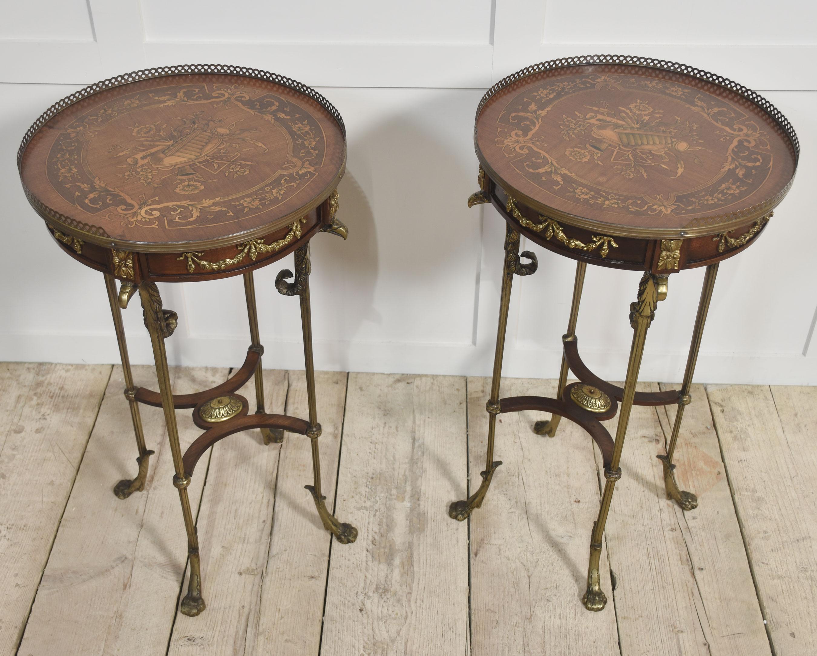 Paire de tables d'appoint en acajou en vente 1