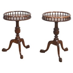 Paire de tables d'appoint en acajou