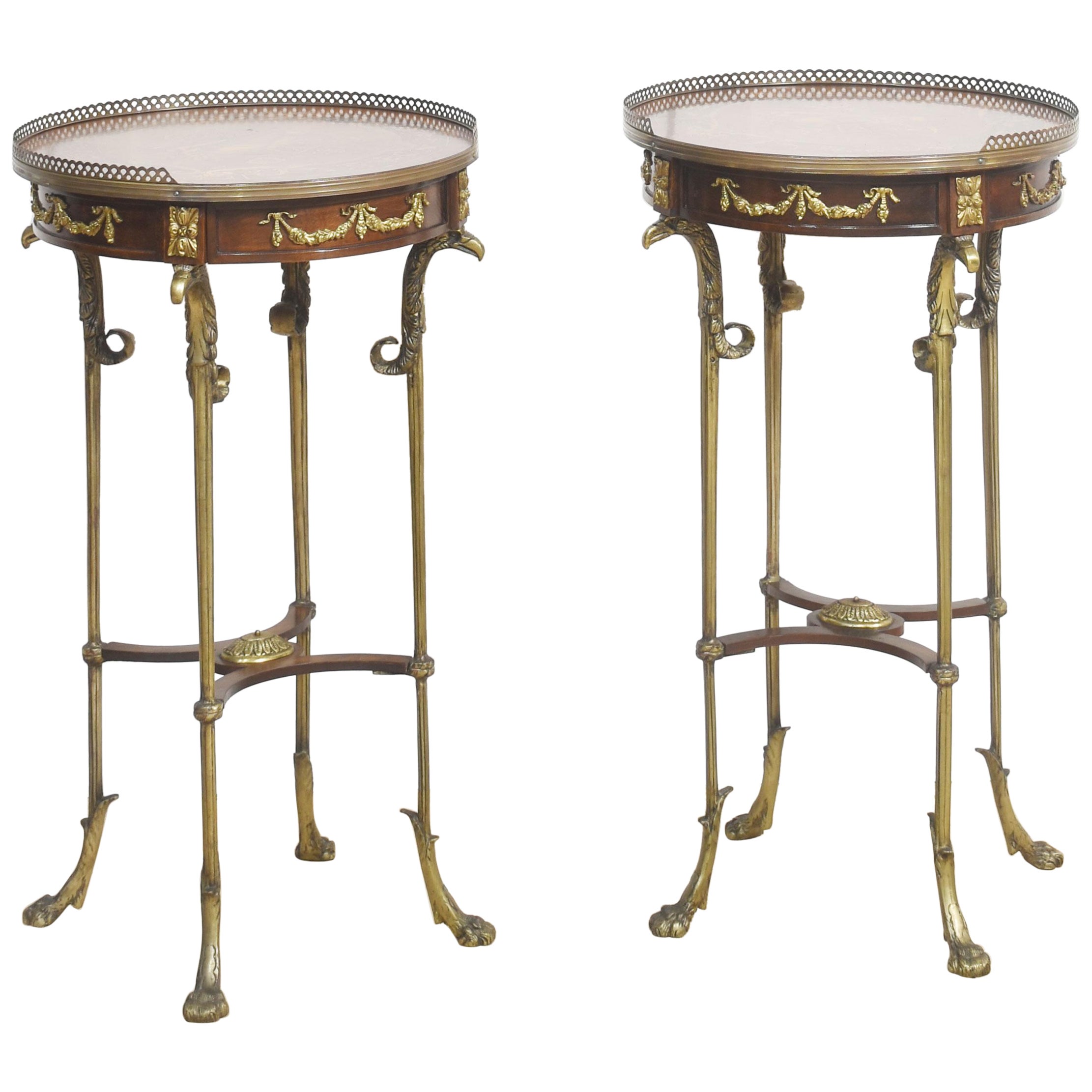 Paire de tables d'appoint en acajou