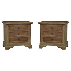 Coppia di comodini in legno massiccio di mogano