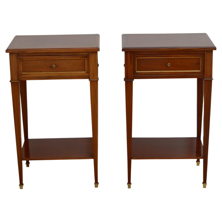 Pair of Mahogany Tables / Bedside Tables For Sale at 1stDibs