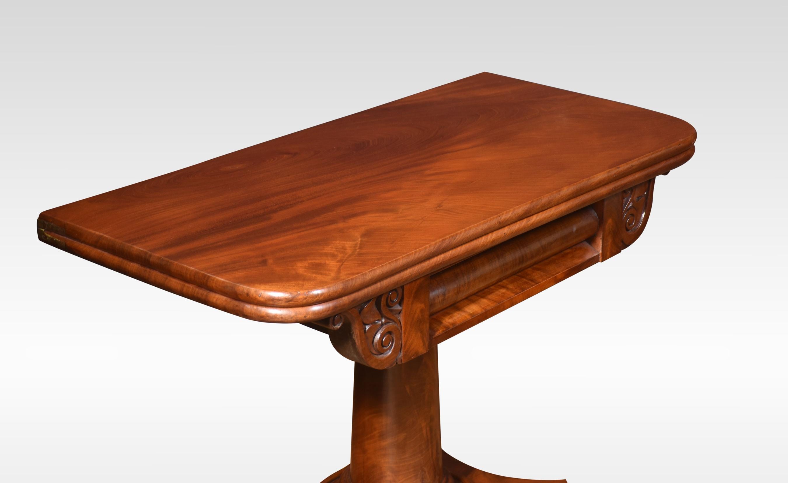 Pair of Mahogany tea tables In Good Condition For Sale In Cheshire, GB