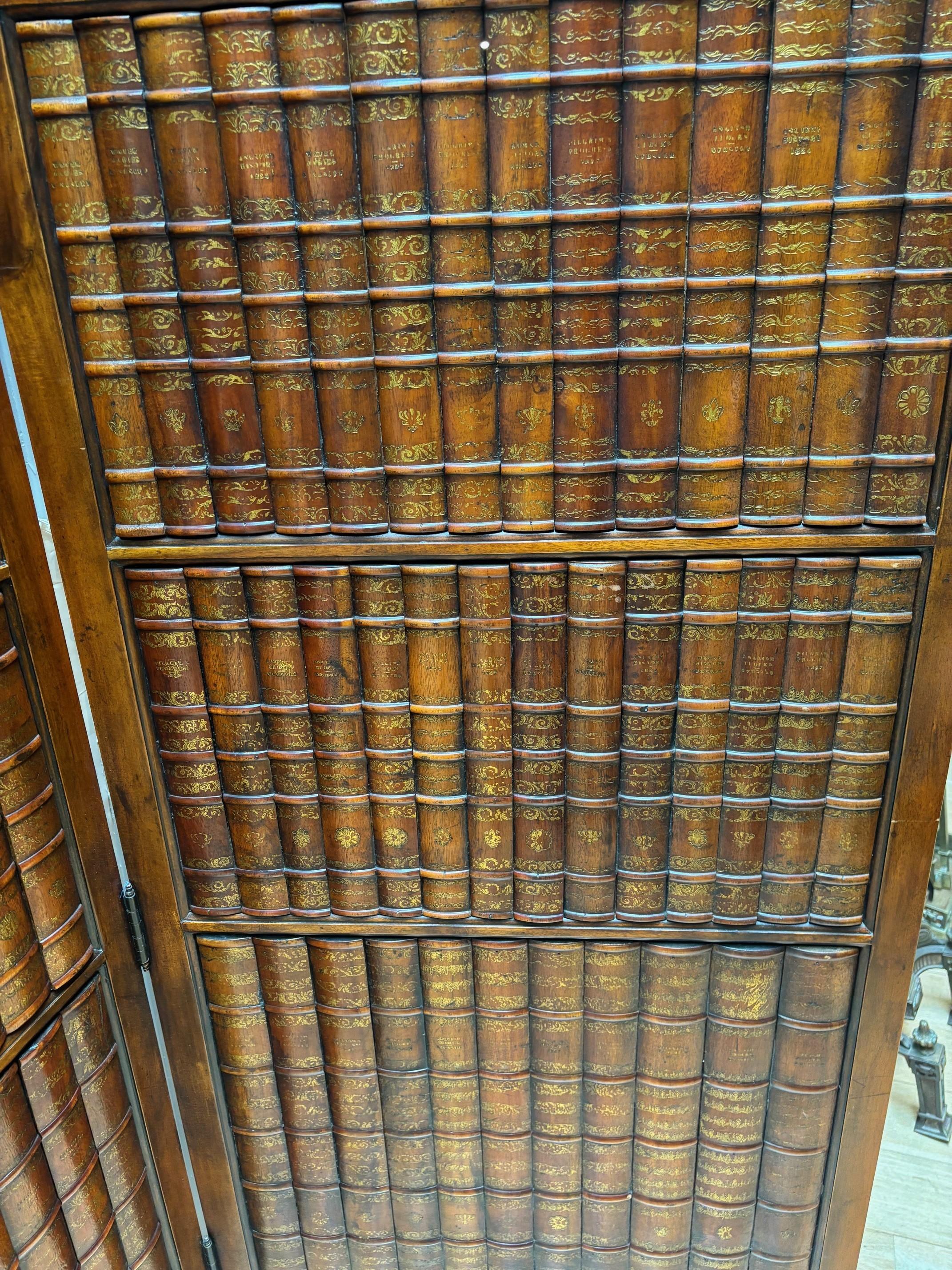 Coppia di paraventi da pavimento a due pieghe in mogano in vendita 3