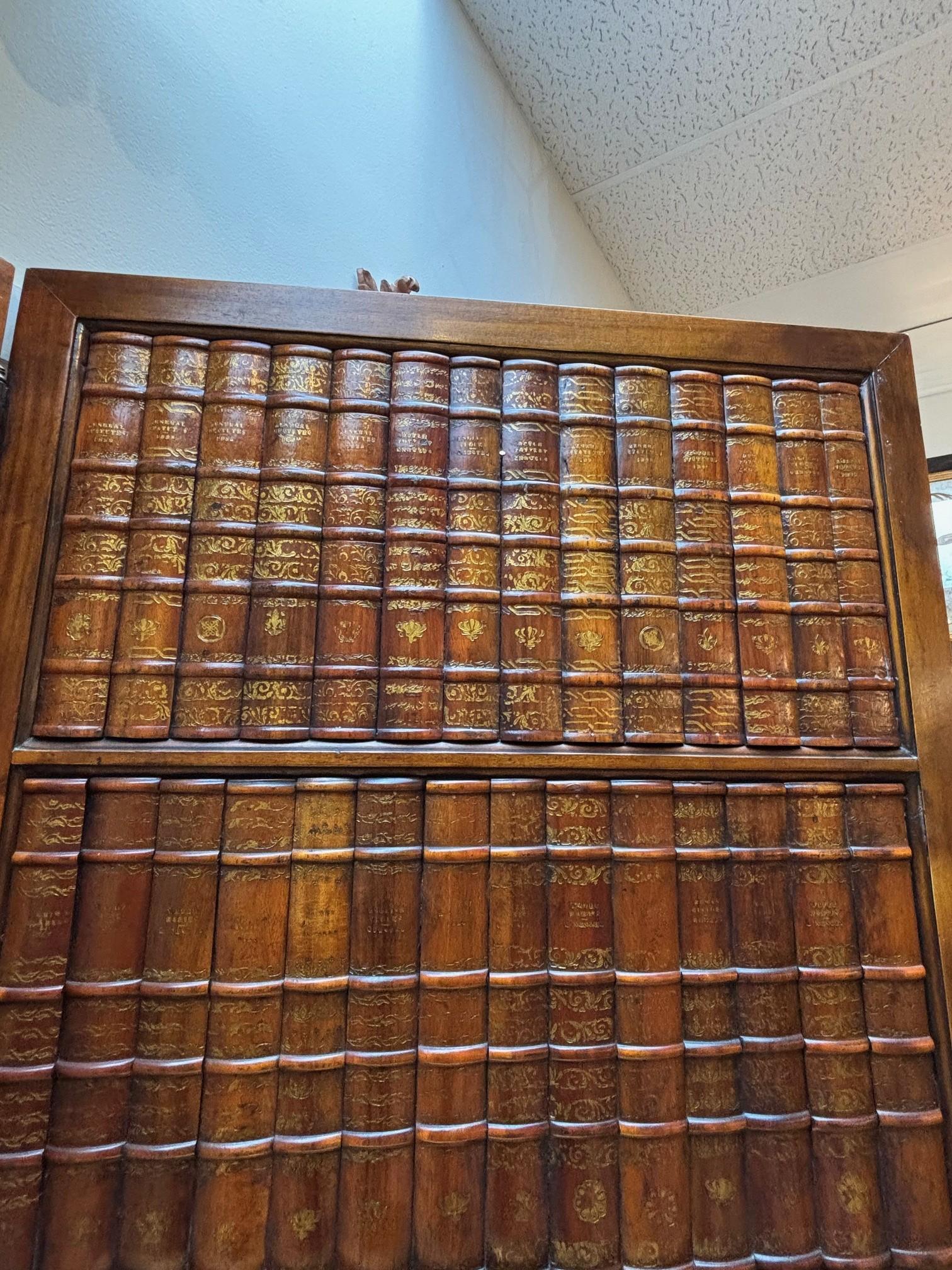 Coppia di paraventi da pavimento a due pieghe in mogano in vendita 5