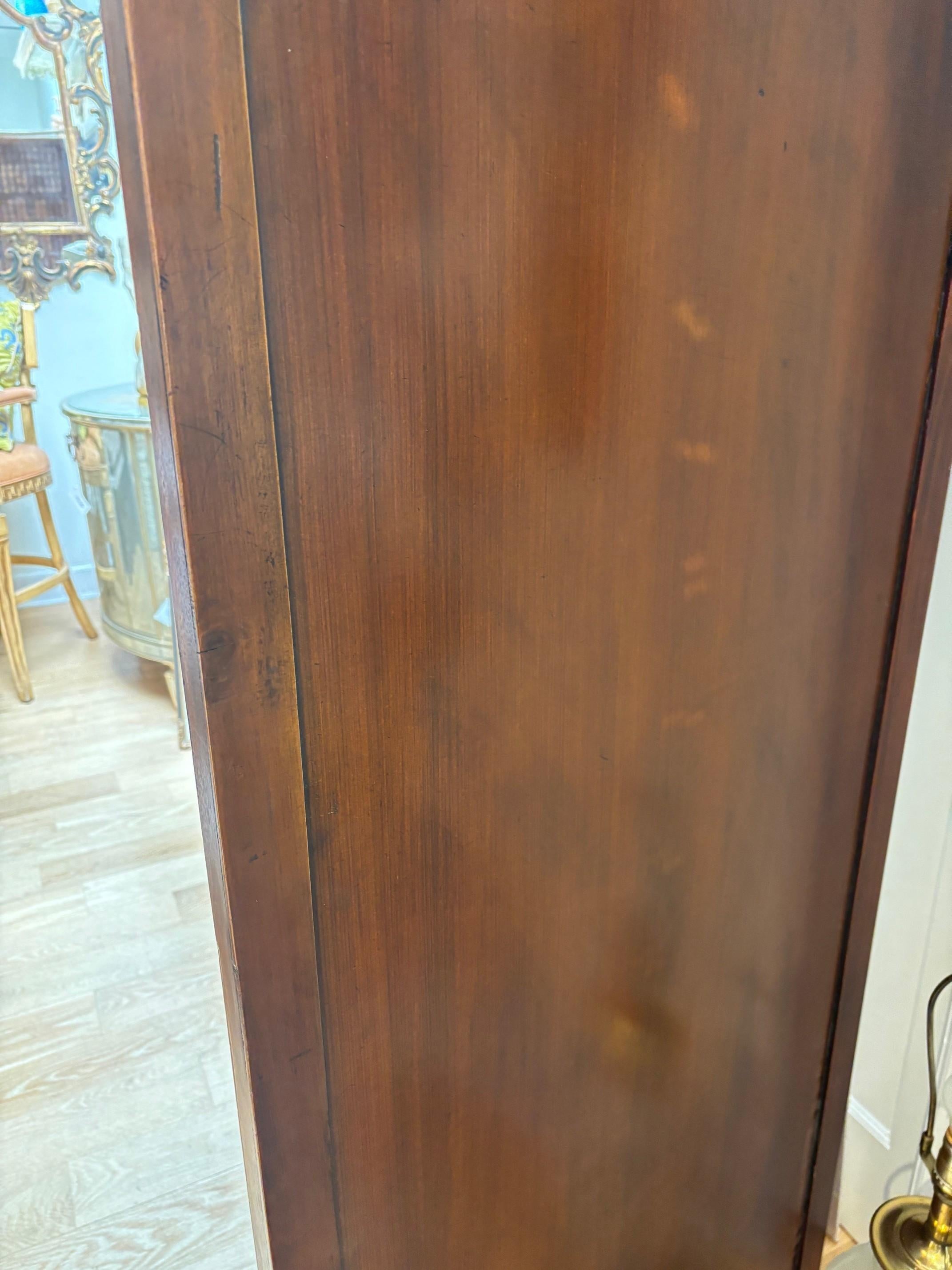 Coppia di paraventi da pavimento a due pieghe in mogano in vendita 2