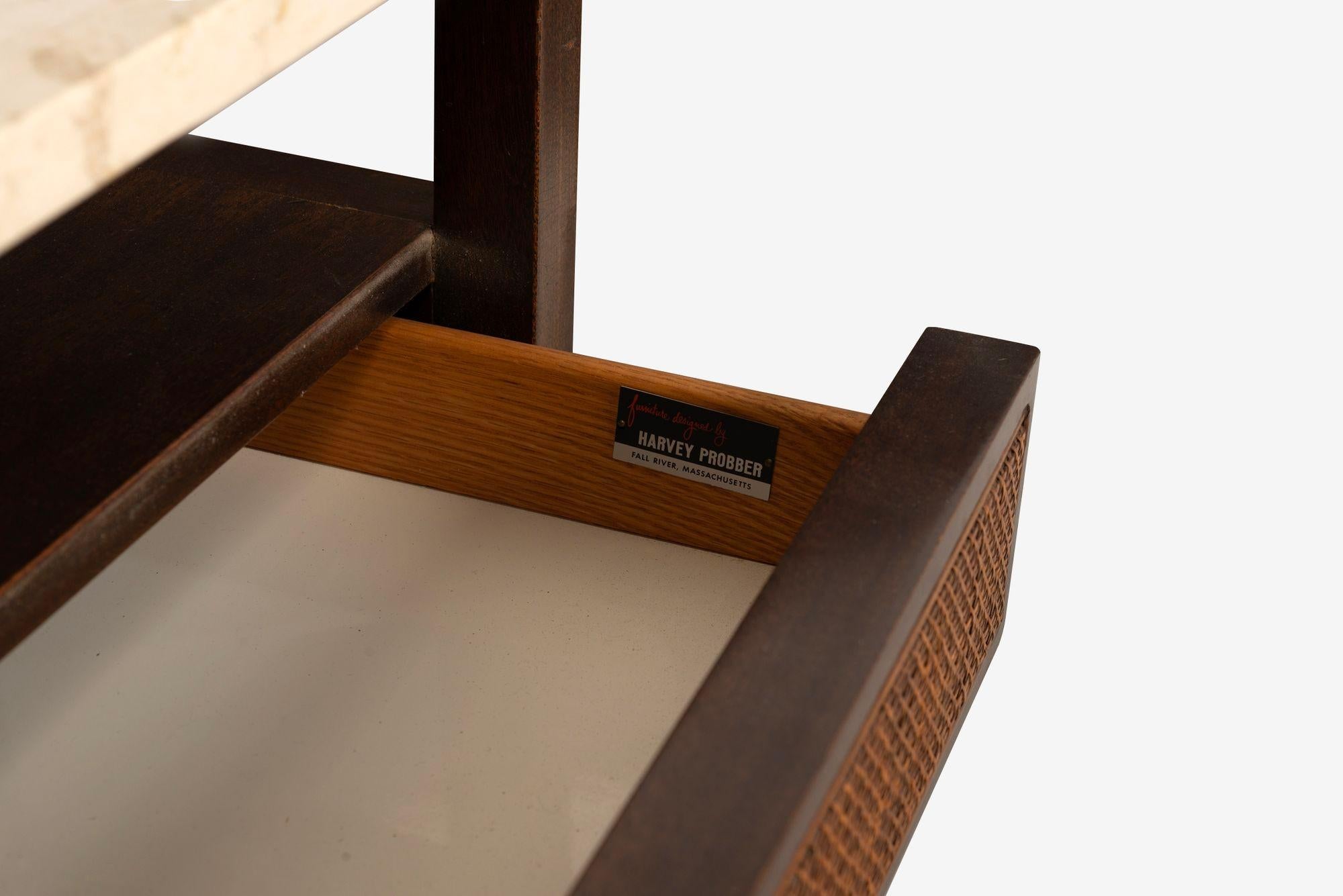 Paire de tables d'appoint/tables de chevet Harvey Probber en bois d'acajou et travertin 1960 en vente 1