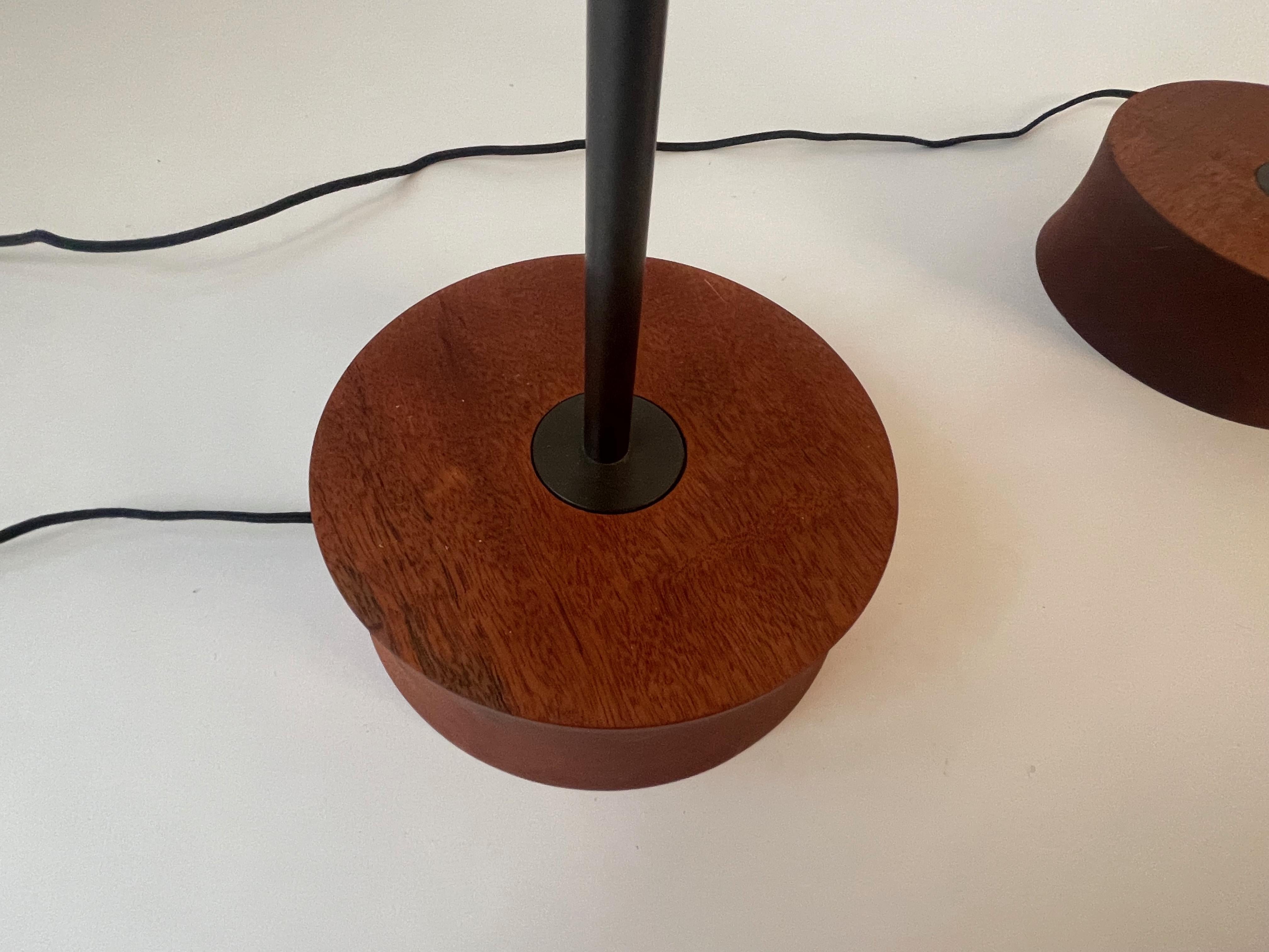 Paire de lampes de buffet en placage de bois d'acajou avec cadre en bronze noirci en vente 3