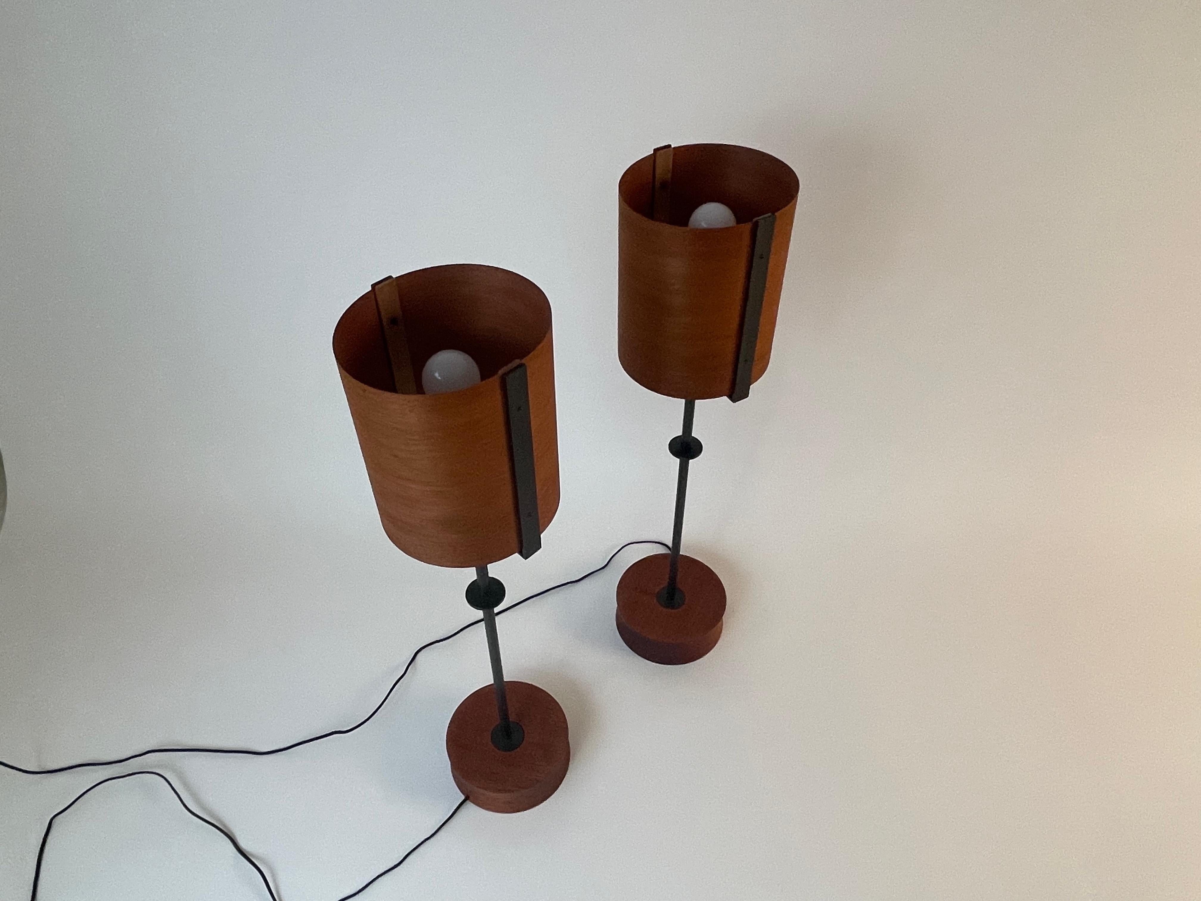 Paire de lampes de buffet en placage de bois d'acajou avec cadre en bronze noirci en vente 1