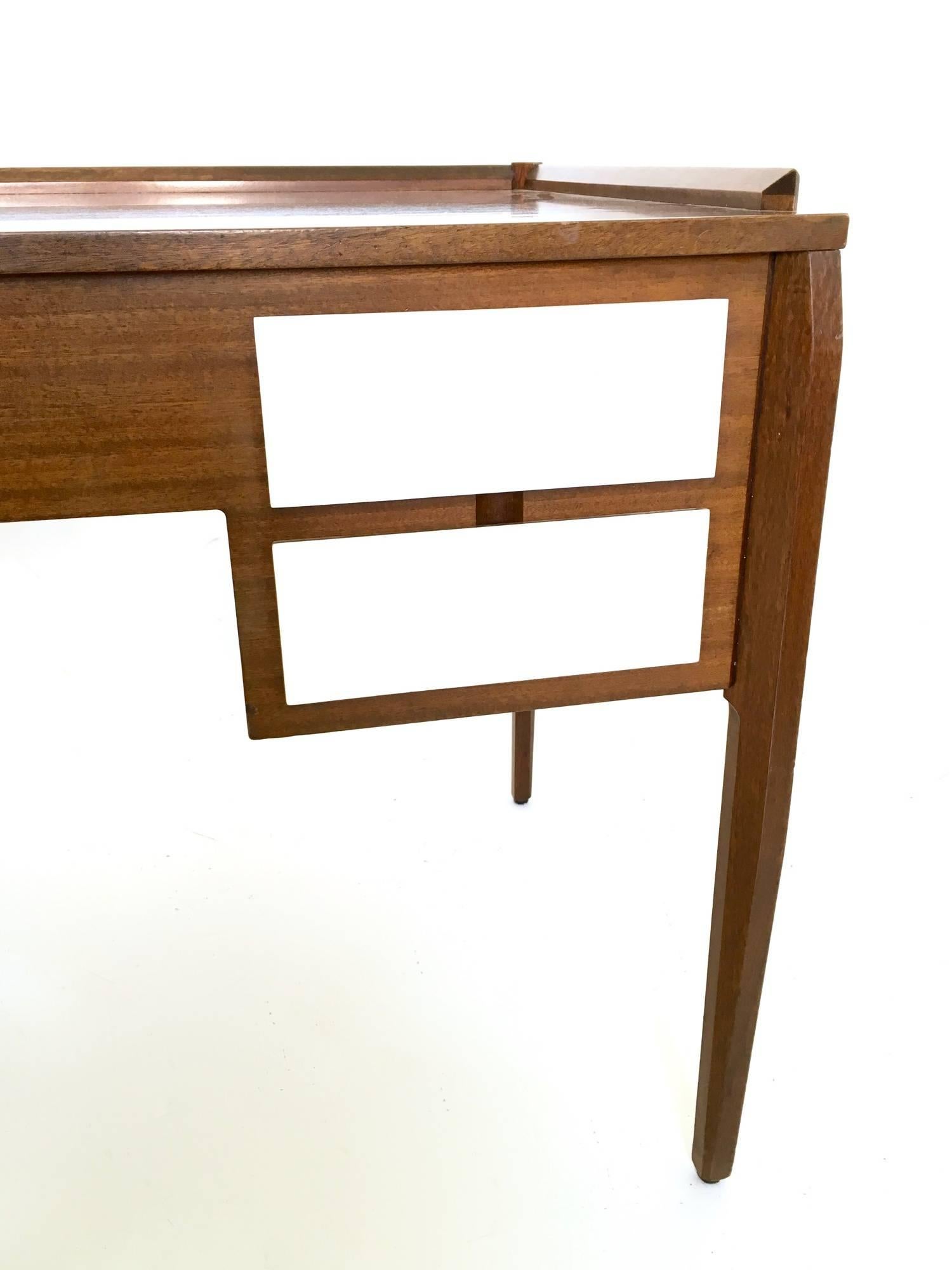 Pair of Mahogany Writing Desks in the Style of Gio Ponti, Italy, 1950s-1960s 3