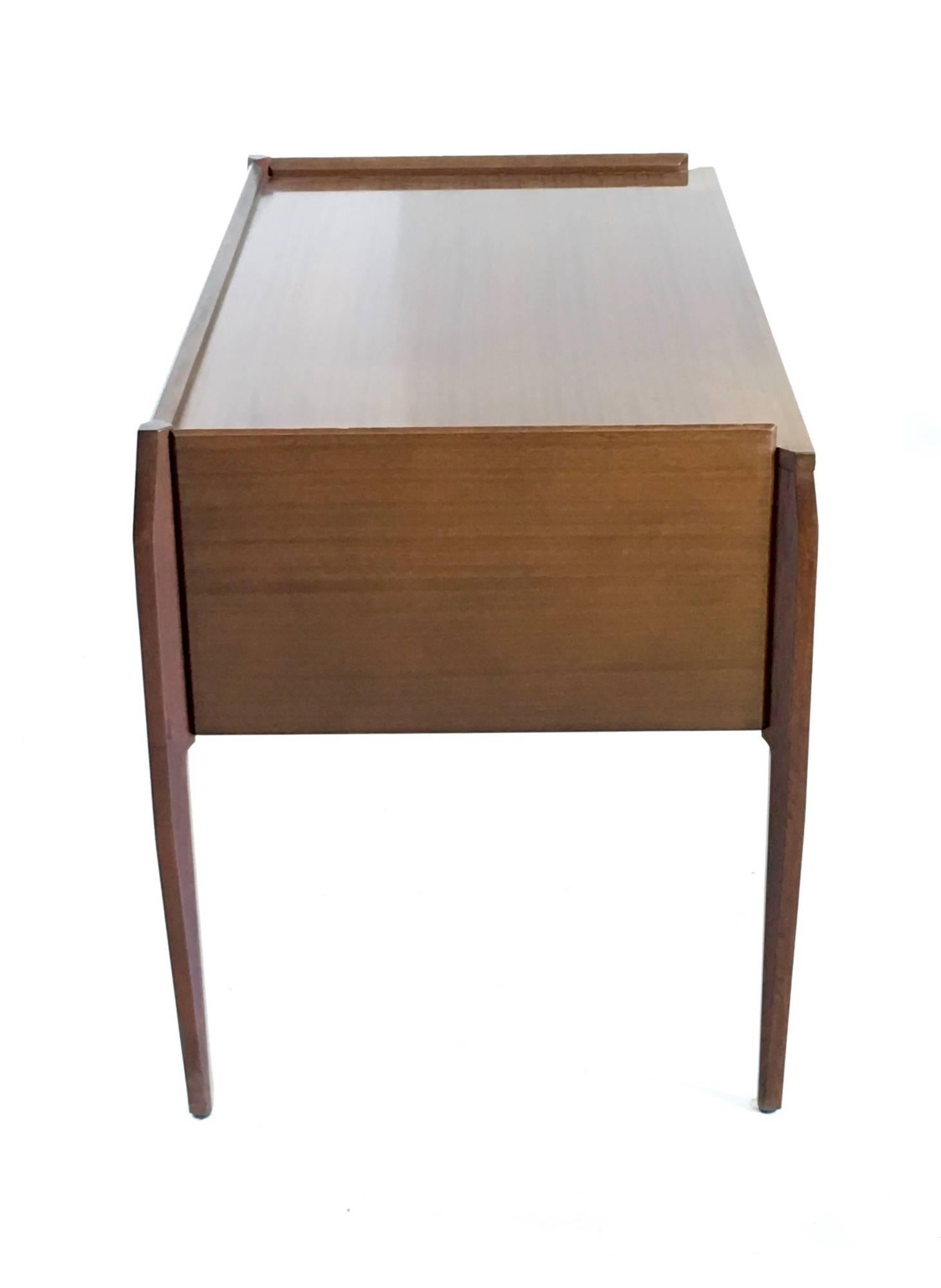 Mid-20th Century Pair of Mahogany Writing Desks in the Style of Gio Ponti, Italy, 1950s-1960s