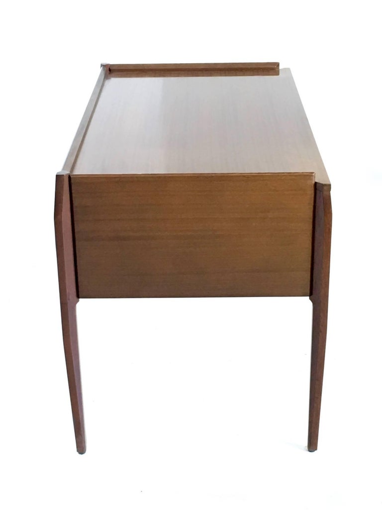 Pair of Vintage Wooden Writing Desks in the Style of Gio Ponti, Italy For Sale 1