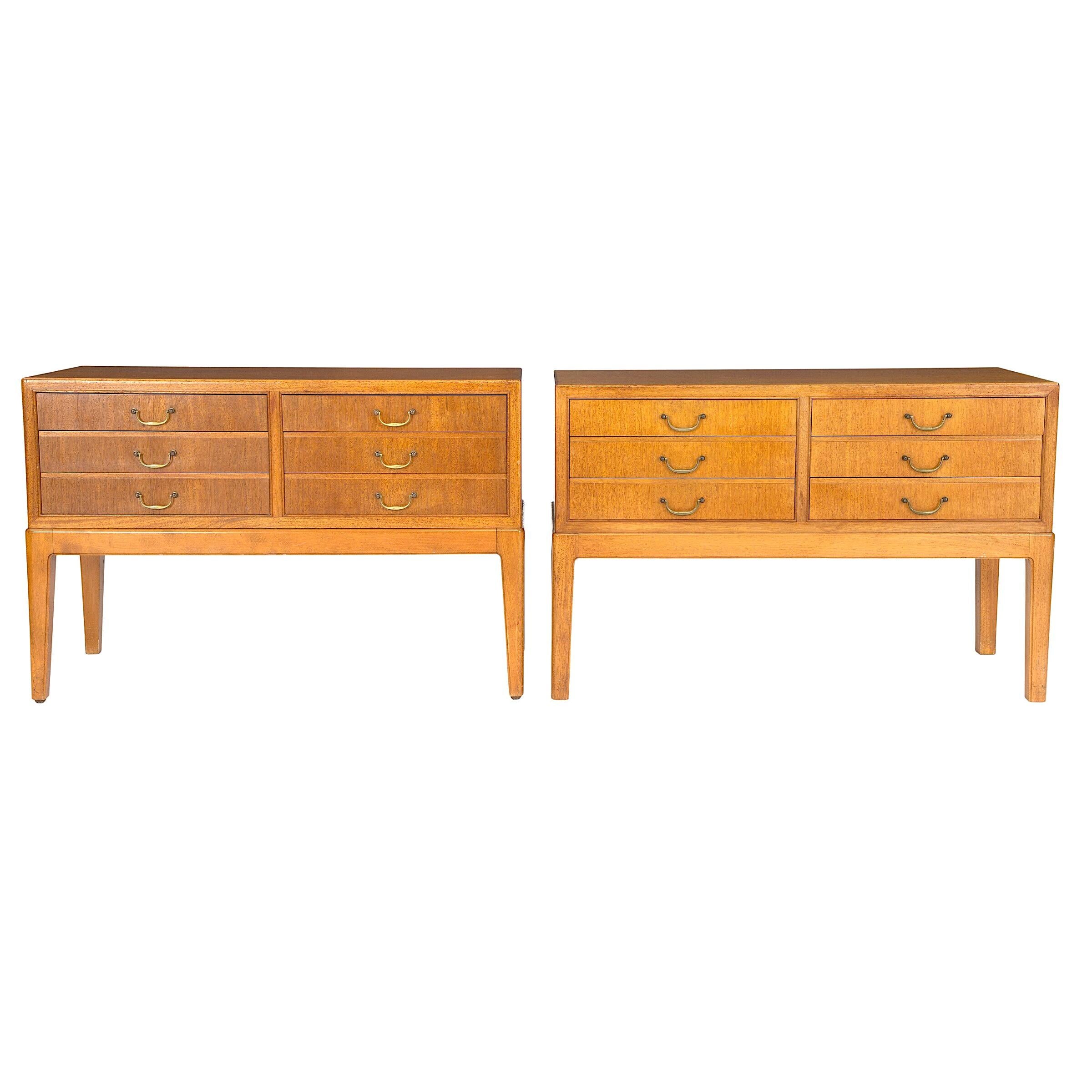 A neoclassical pair of sideboards by a Danish cabinetmaker, in mahogany. 6 drawers each for 
storing cutlery, linens, etc. Metal handles for easy opening.