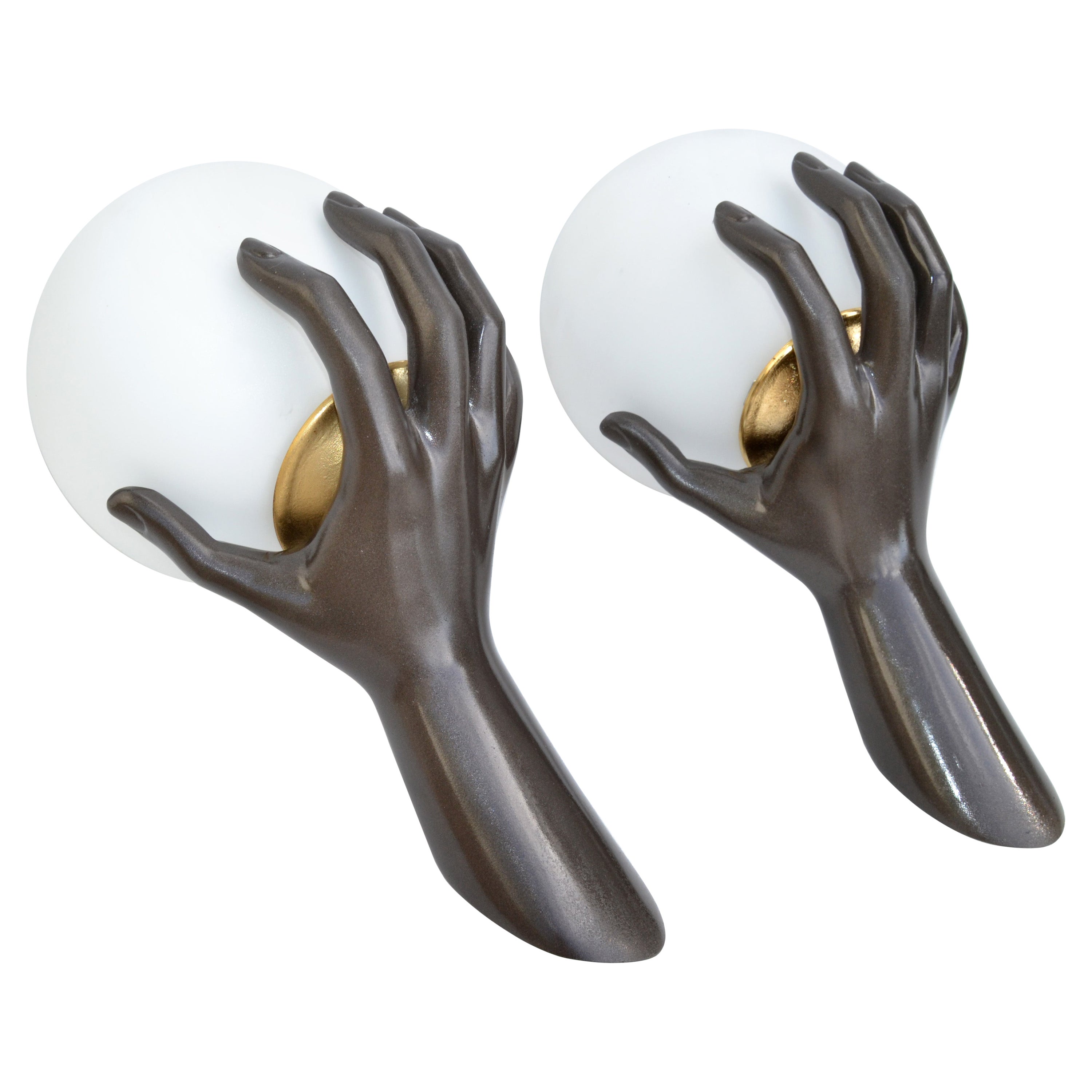 Coppia di lampade a mano in bronzo Maison Arlus con globo in vetro opalino soffiato, Francia