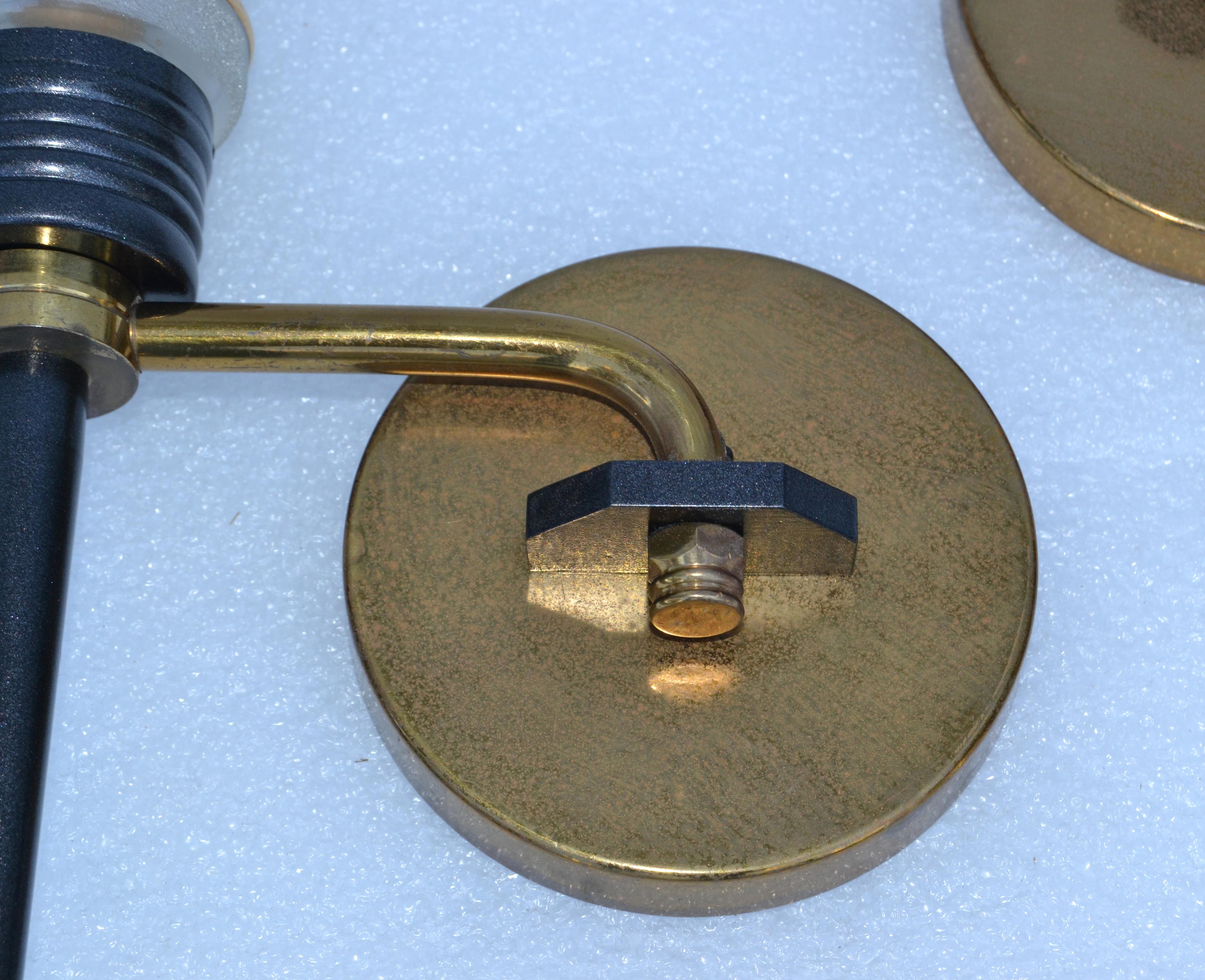 Paar Swing Arm-Wandleuchter von Maison Arlus aus Messing und Milchglas mit Kegelschirmen, 1950 im Angebot 5