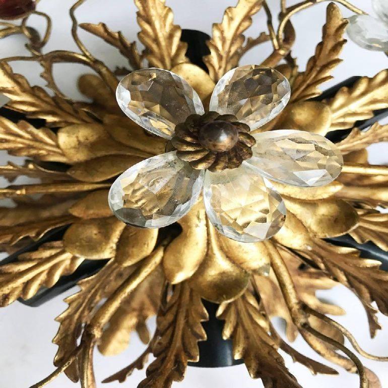Superbe paire d'appliques à encastrer de Maison Bagues, en métal doré et verre coloré. Six lampes, 40 watts max par ampoule. Câblage américain refait et en état de marche.
Prix à l'unité 
