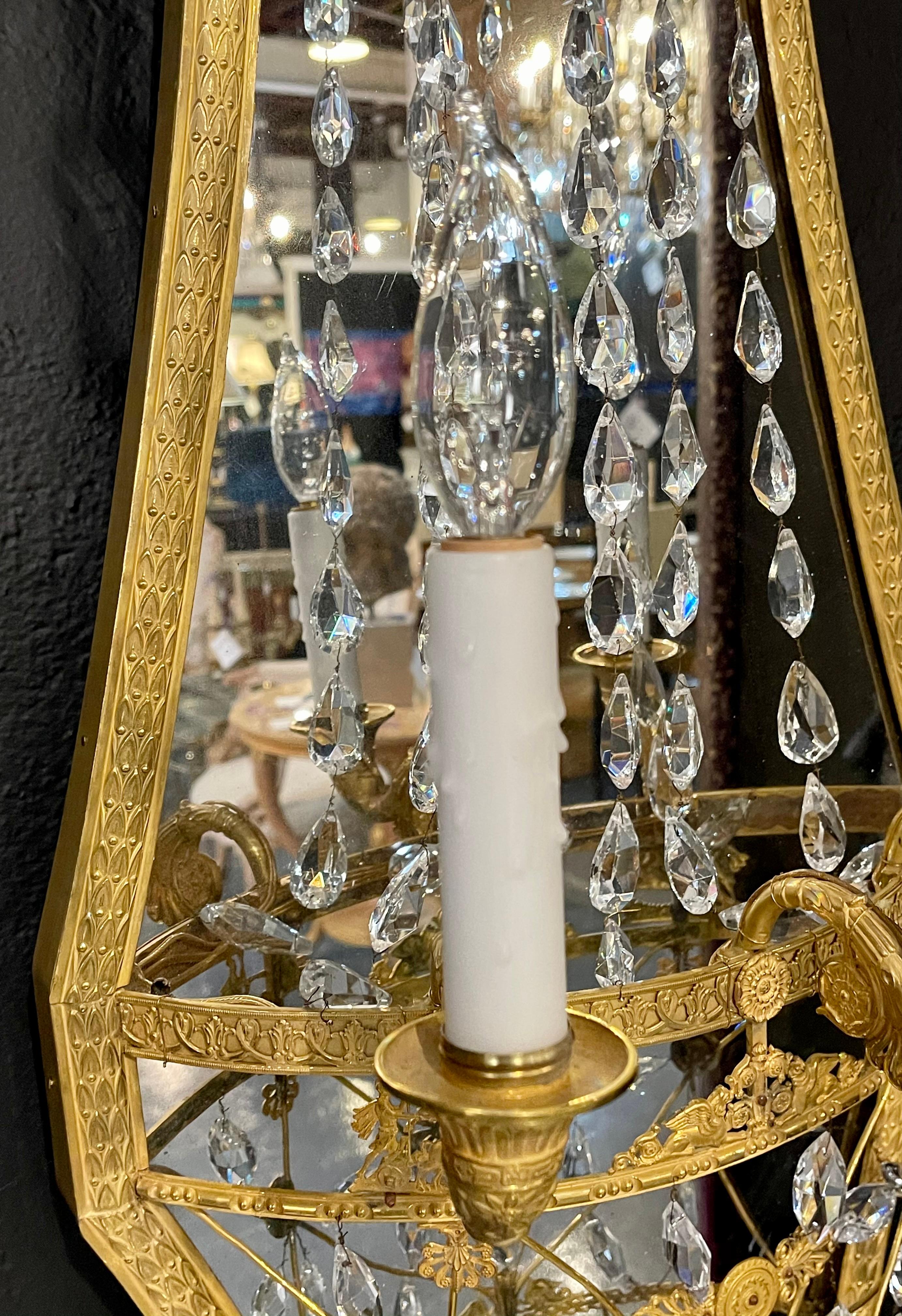 20ième siècle Maison Baguès Attribution, appliques néoclassiques à miroir, bronze, cristal, années 1910 en vente