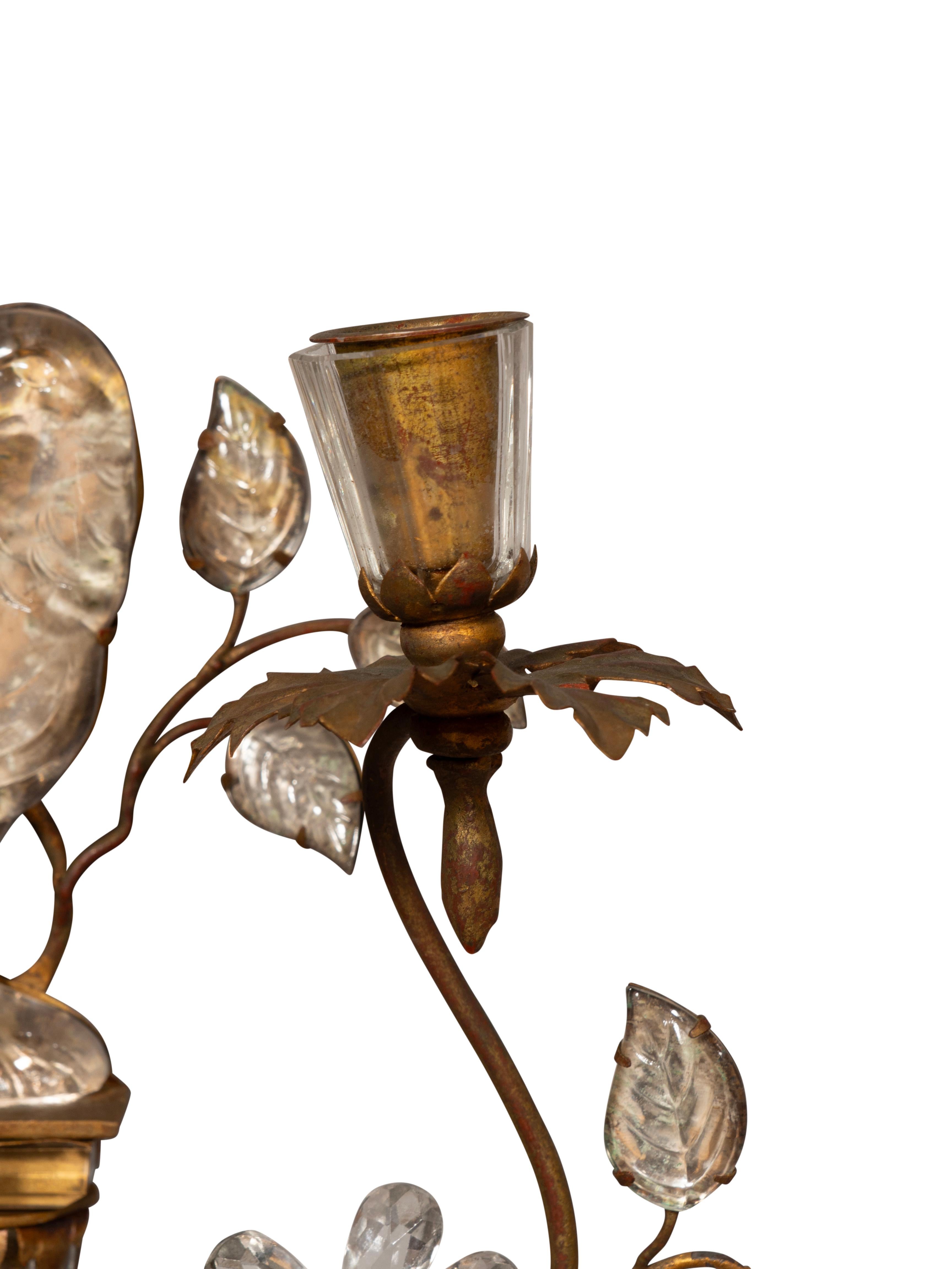 Coppia di lampade da parete in cristallo e metallo dorato della Maison Bagues a forma di pappagallo in vendita 3