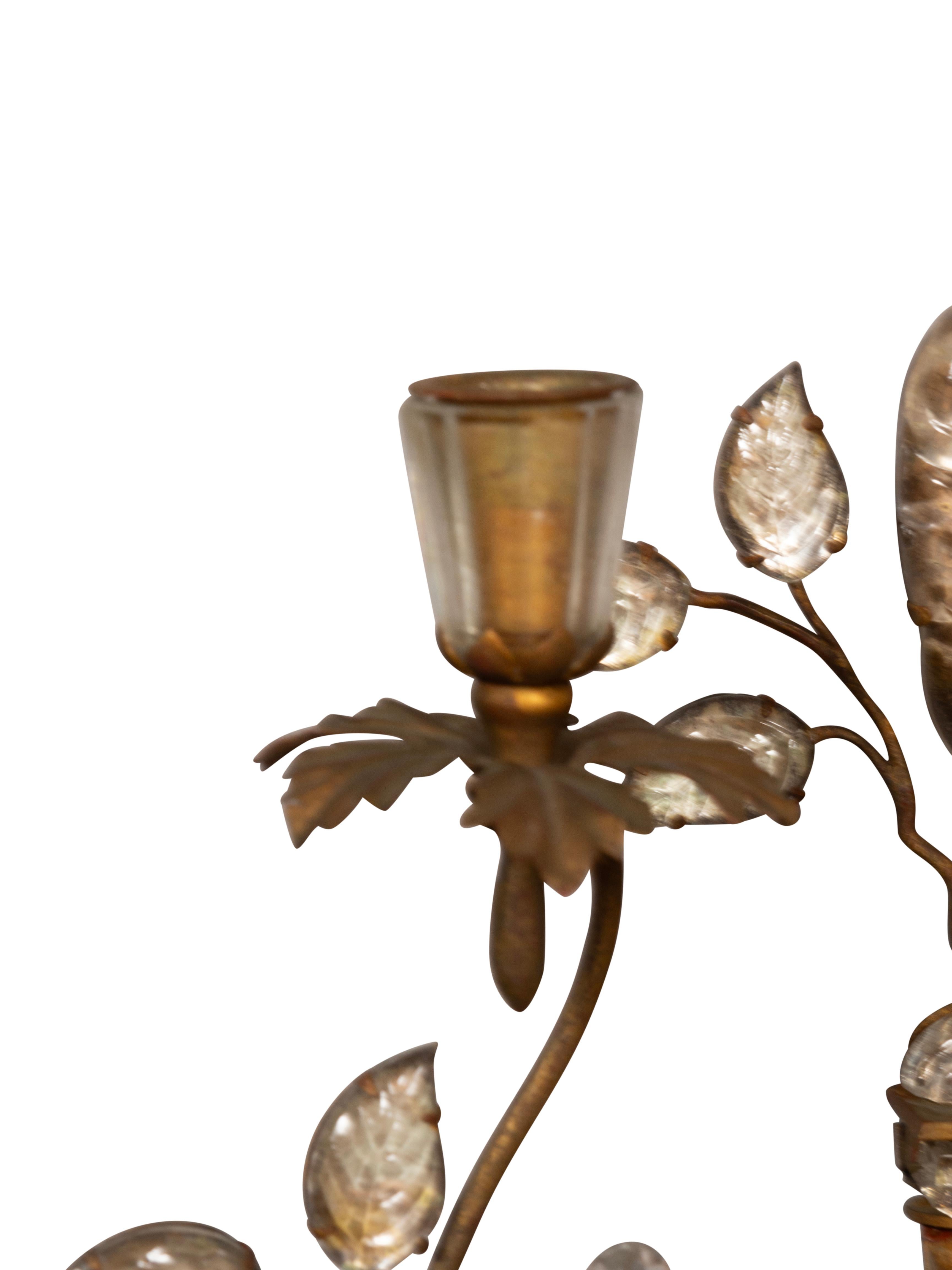 Coppia di lampade da parete in cristallo e metallo dorato della Maison Bagues a forma di pappagallo in vendita 4