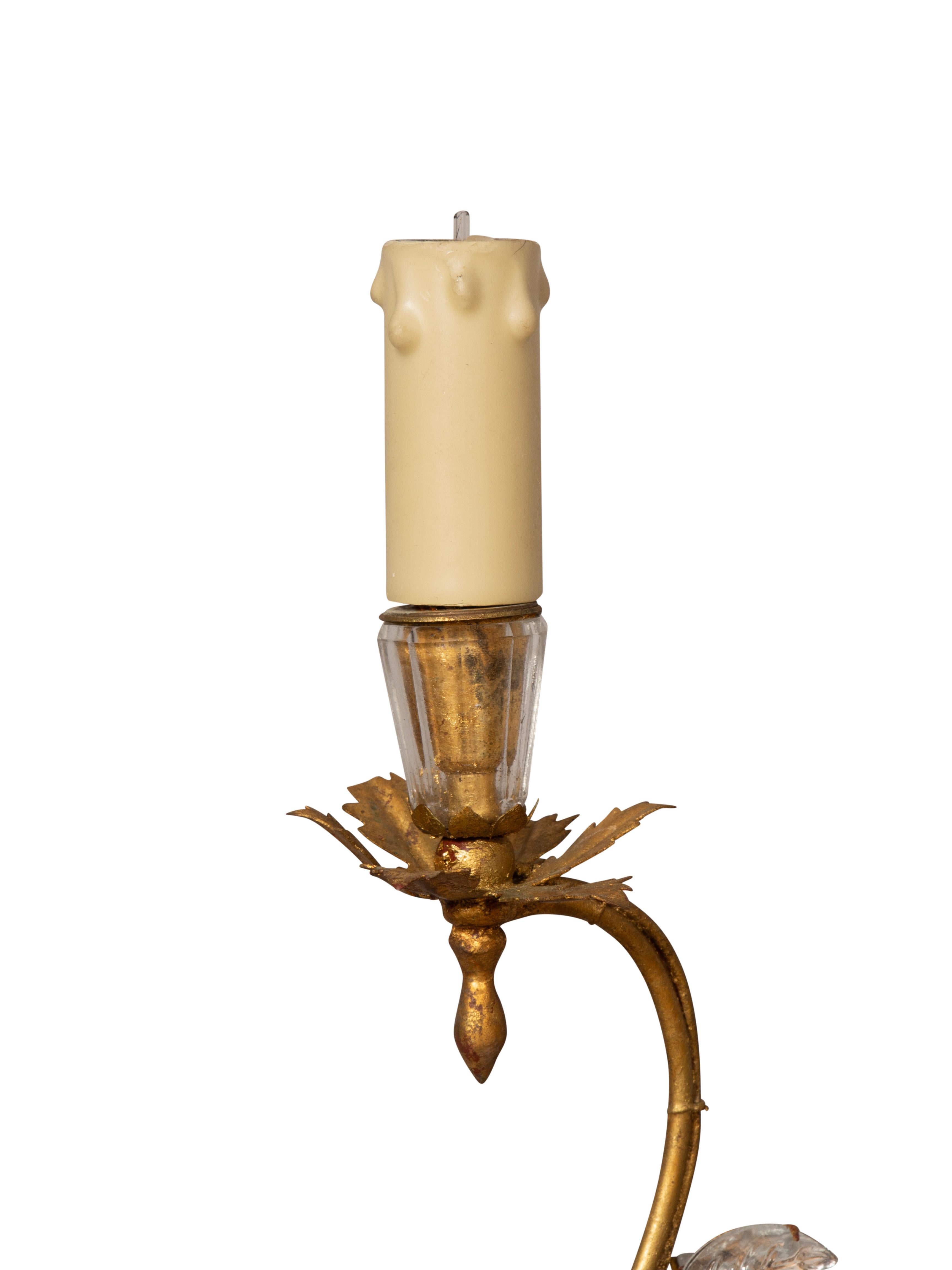 Coppia di lampade da parete in cristallo e metallo dorato della Maison Bagues a forma di pappagallo in vendita 4