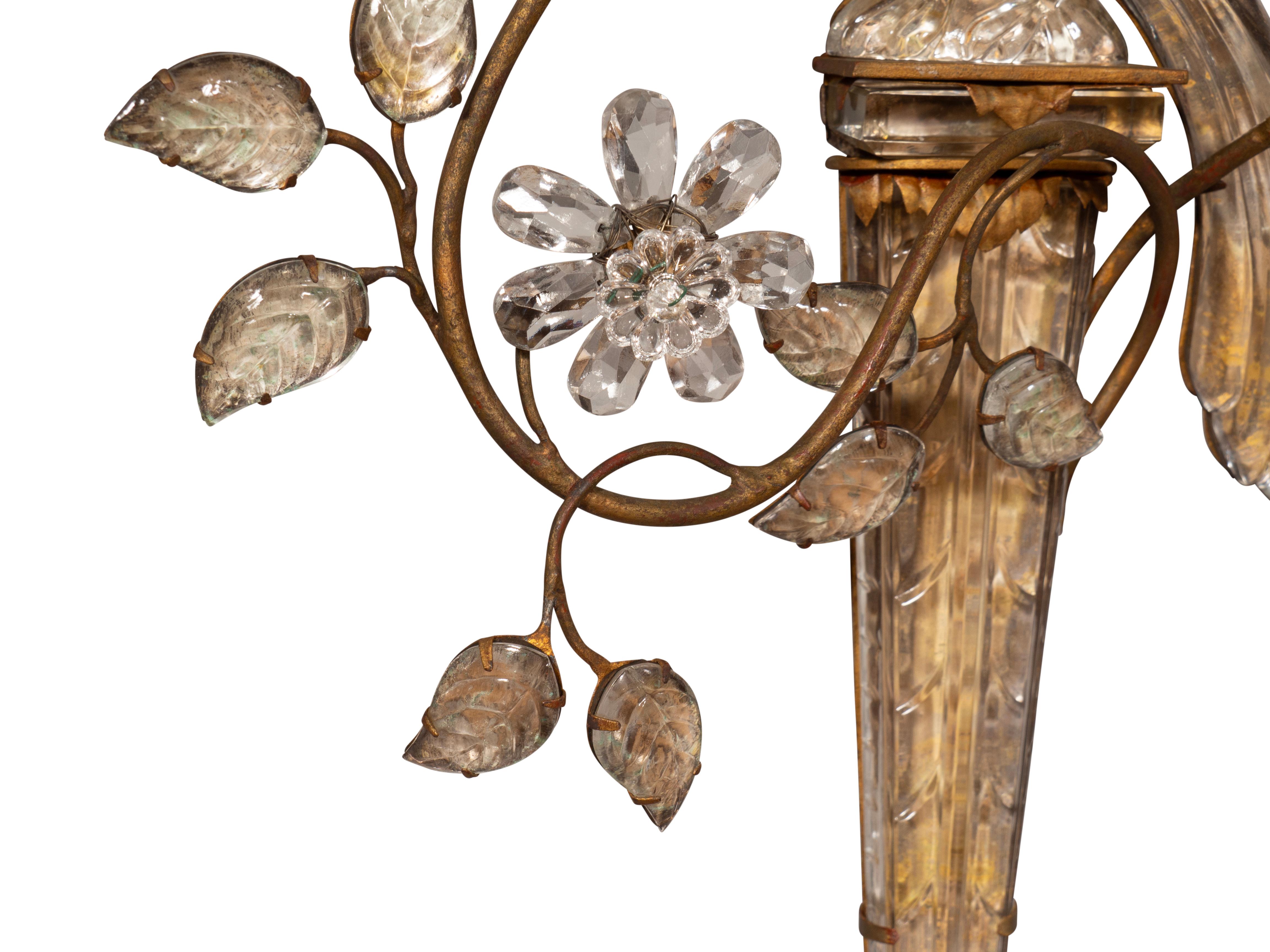Coppia di lampade da parete in cristallo e metallo dorato della Maison Bagues a forma di pappagallo in vendita 9