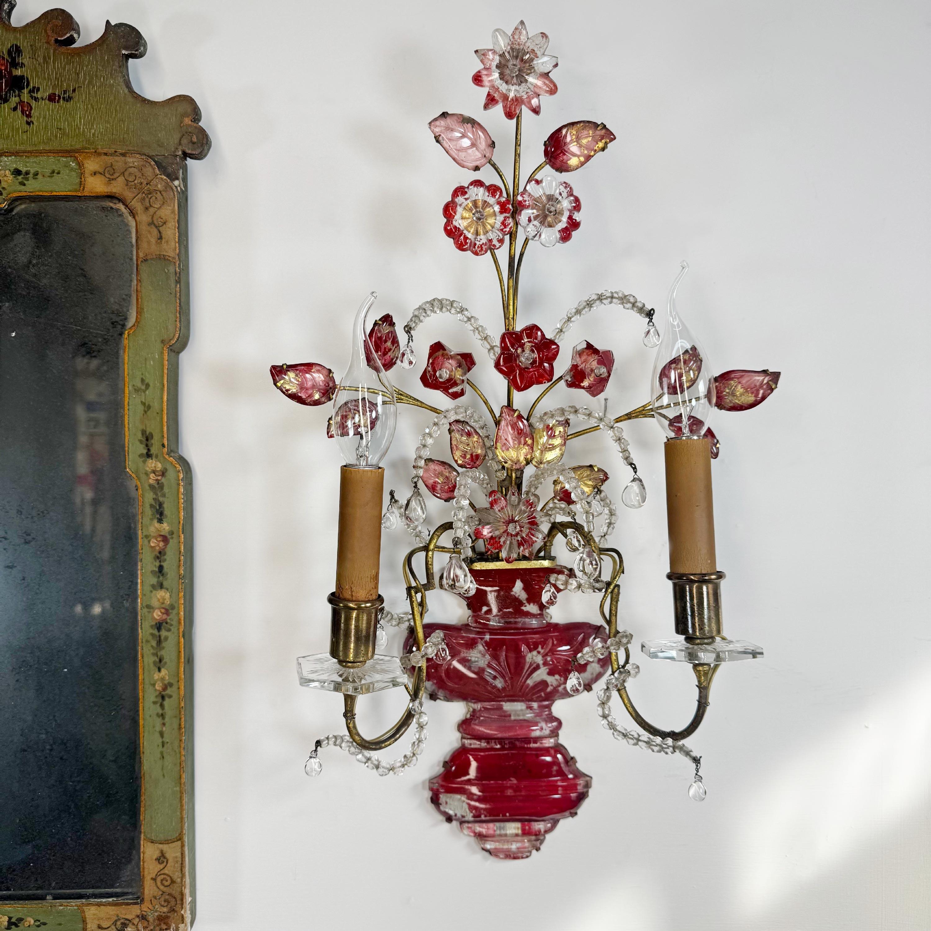 Belle Époque Coppia di lampade da parete rosse della Maison Baguès, CIRCA 1910 in vendita