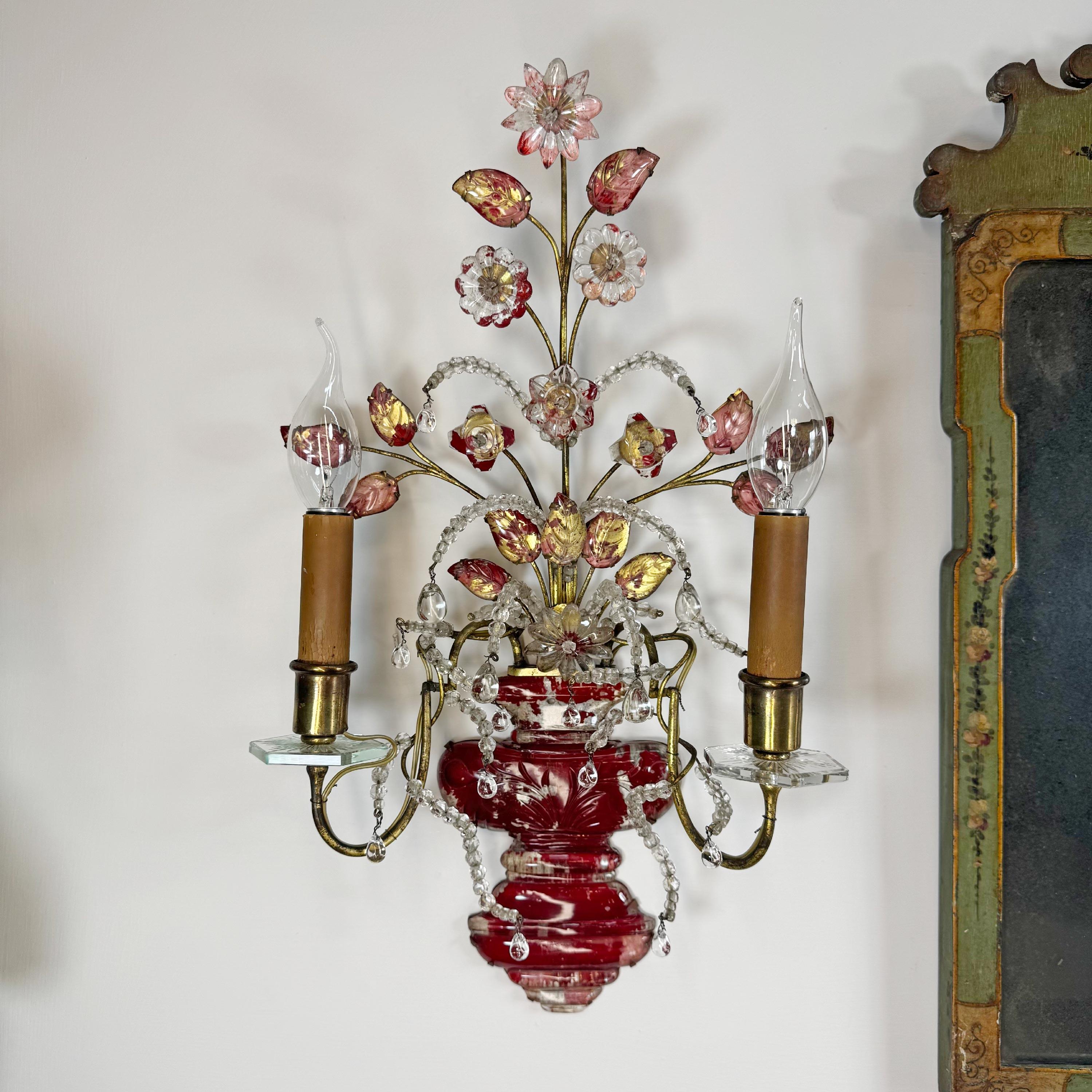 Francese Coppia di lampade da parete rosse della Maison Baguès, CIRCA 1910 in vendita