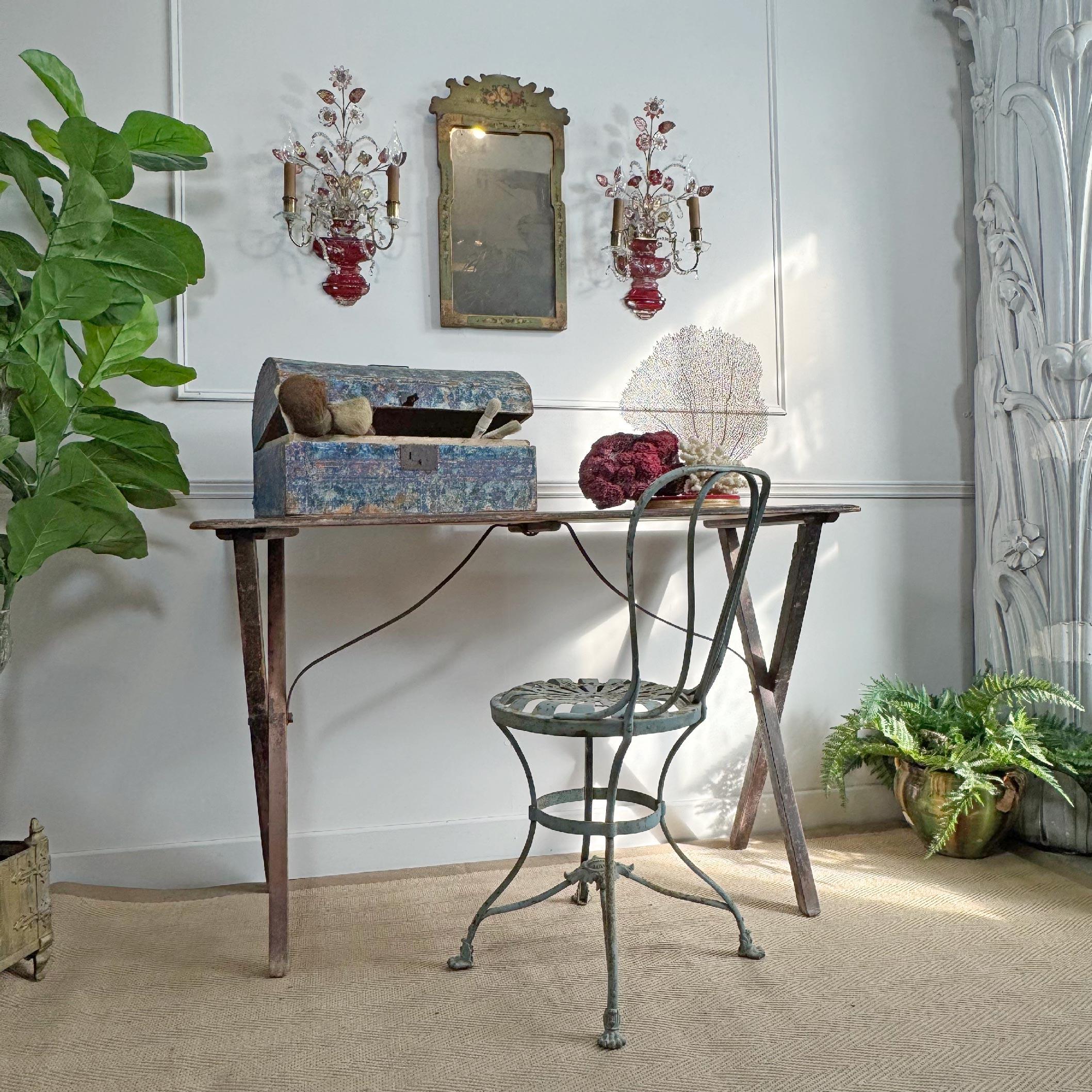 Fatto a mano Coppia di lampade da parete rosse della Maison Baguès, CIRCA 1910 in vendita