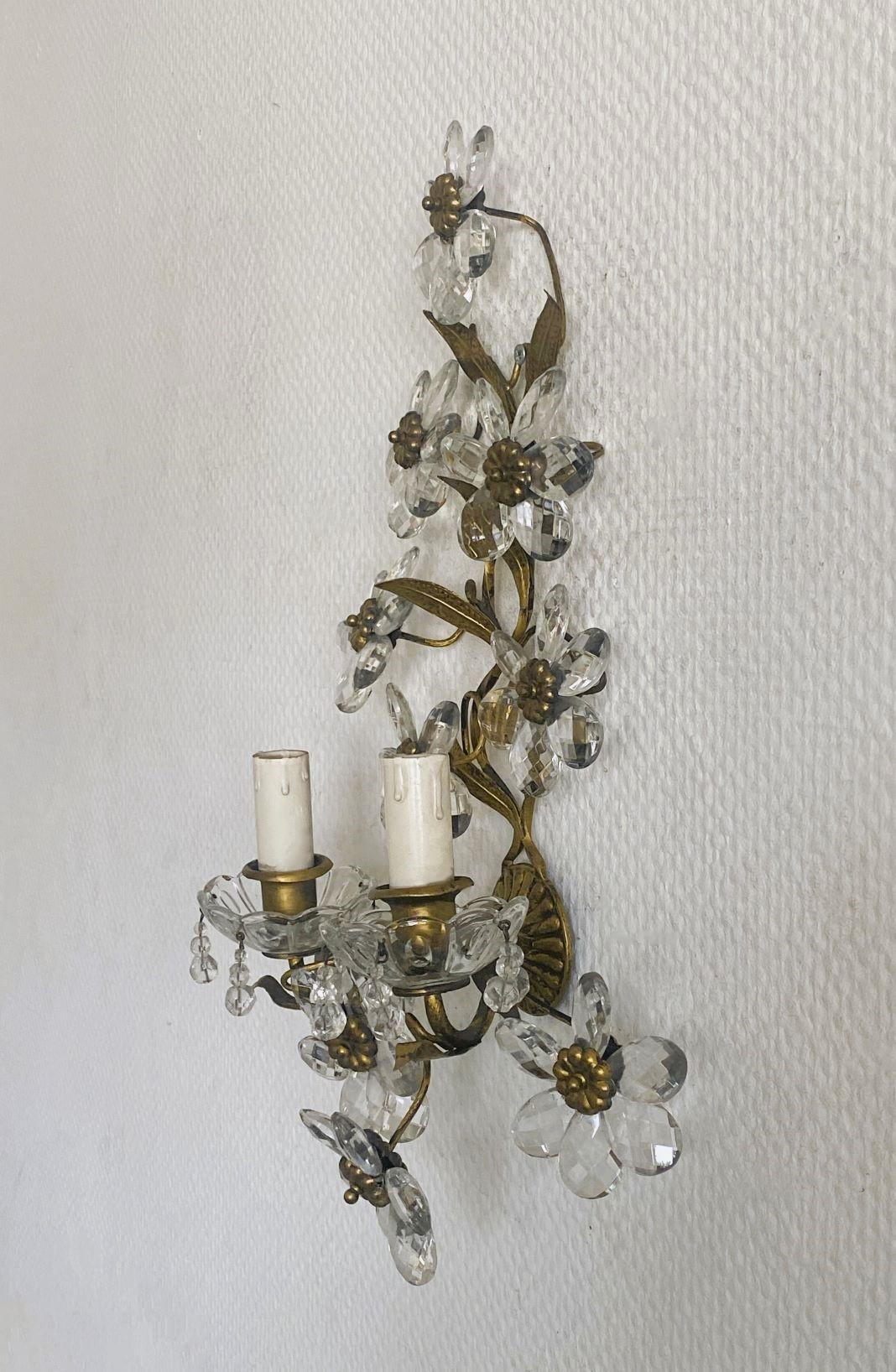 Pair Maison Baguès Wrought Iron Clear Crystal Flower Wall Sconces, 1920s In Good Condition For Sale In Frankfurt am Main, DE