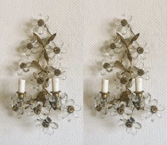 Pareja de apliques Maison Baguès de hierro forjado con flores de cristal transparente, años 20