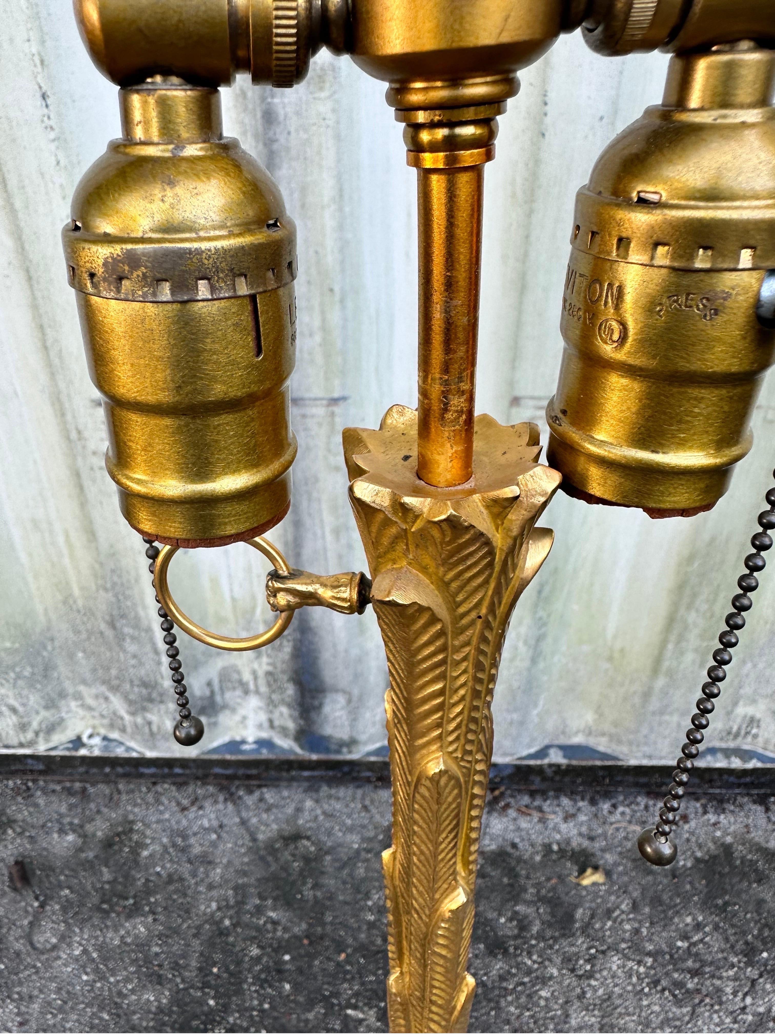 Paire de lampadaires français en bronze doré de la Maison Charles  en vente 1