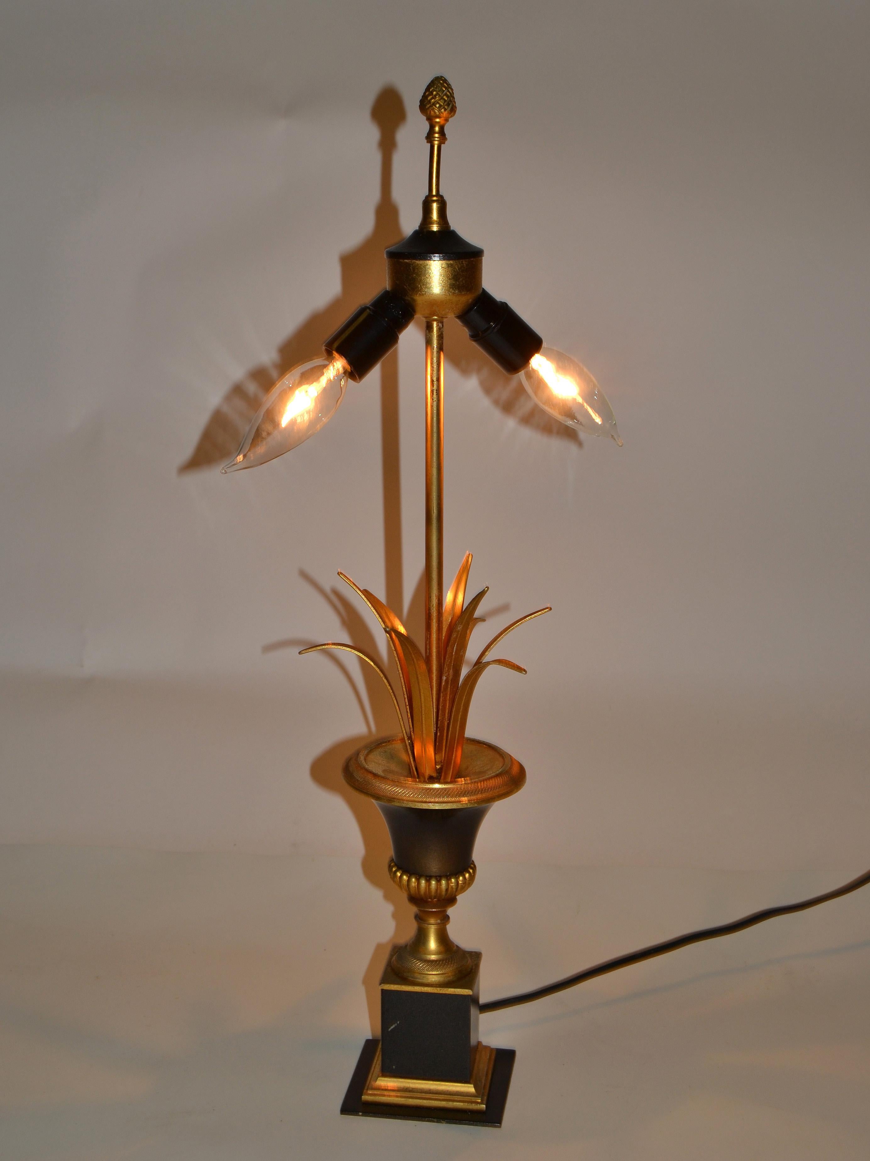 Paire de lampes de bureau néoclassiques en laiton de la Maison Charles 3