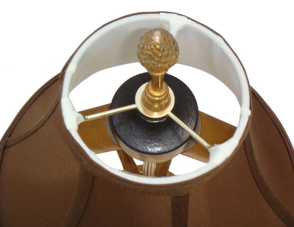 Néoclassique Paire de lampes de bureau néoclassiques en laiton de la Maison Charles