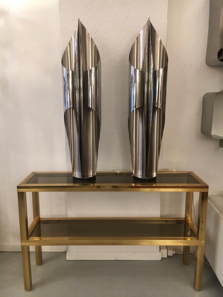 Impressive pair of table lamps by Maison Charles, circa 1970s
Polished steel on the outside and brushed on the inside of the leaf
Engraved 