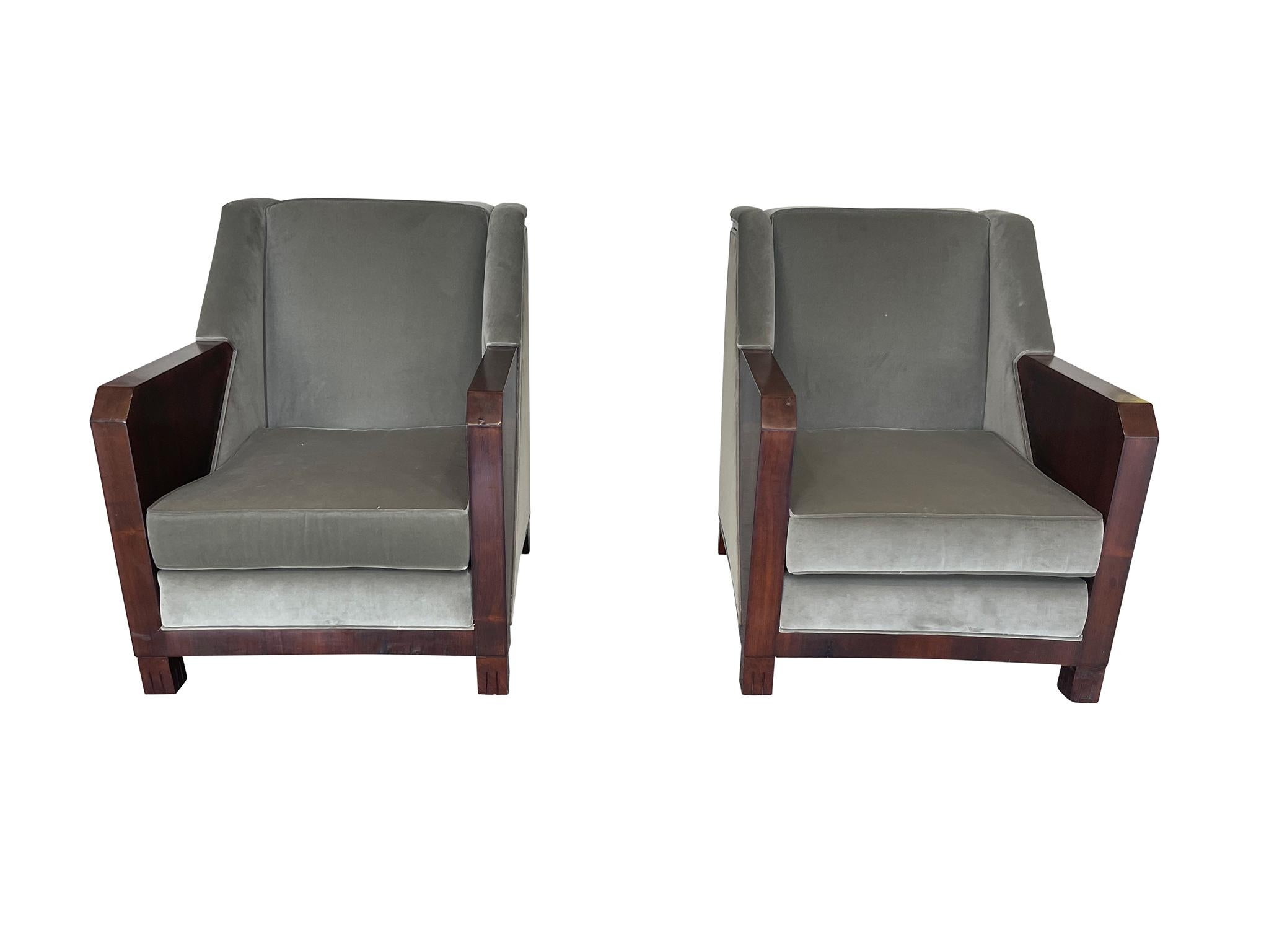 Bold, sleek lines characterize this exquisite pair of Art Deco club chairs by Andre Domin and Marcel Genevriere for Maison Dominique. They are comprised of a rich rosewood frame with gray velvet reupholstery.

Dimensions:
26.75 in. width
35 in.