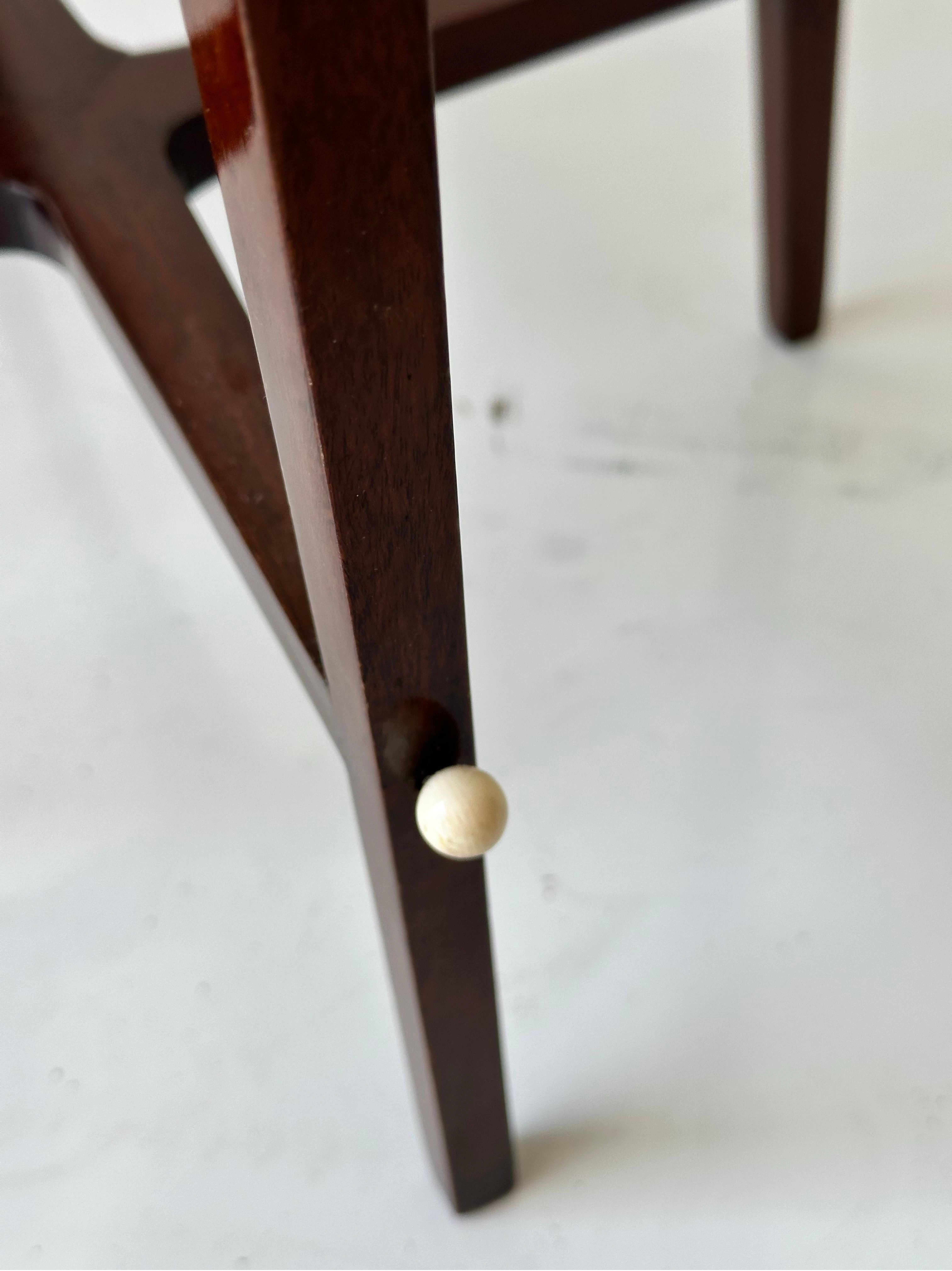 Paar Beistelltische im Stil von Maison Dominique (Art déco) im Angebot