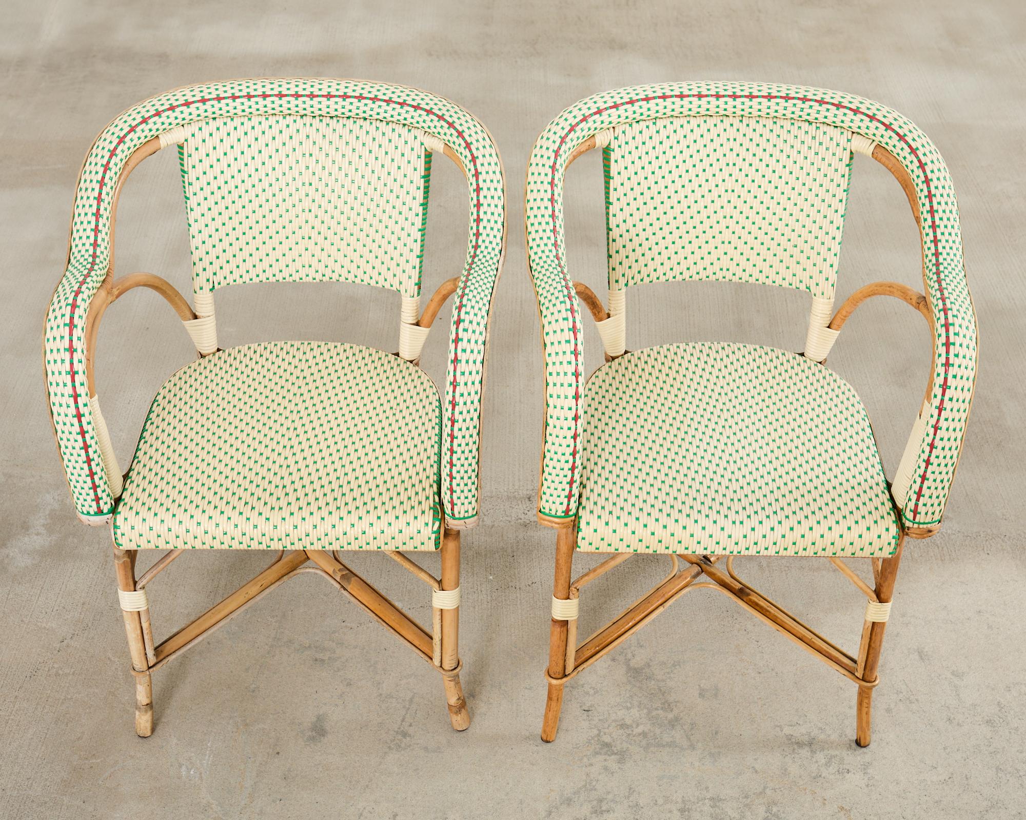 Paar Maison Gatti Haussman Rattan geflochtene Bistro-Sessel (Französisch) im Angebot