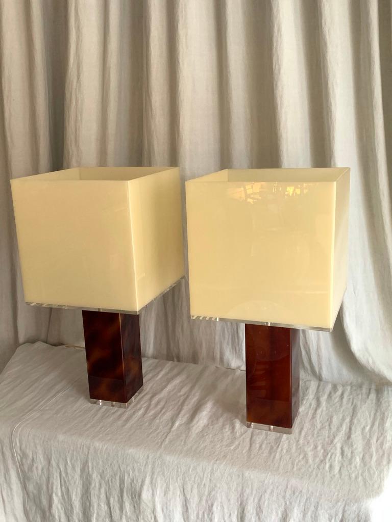 Pair of vintage 1970´s Maison Jansen Paris, acrylic lamps. Both shade and base are acrylic and give an interesting transparency. The base has a tortoise-shell look.

