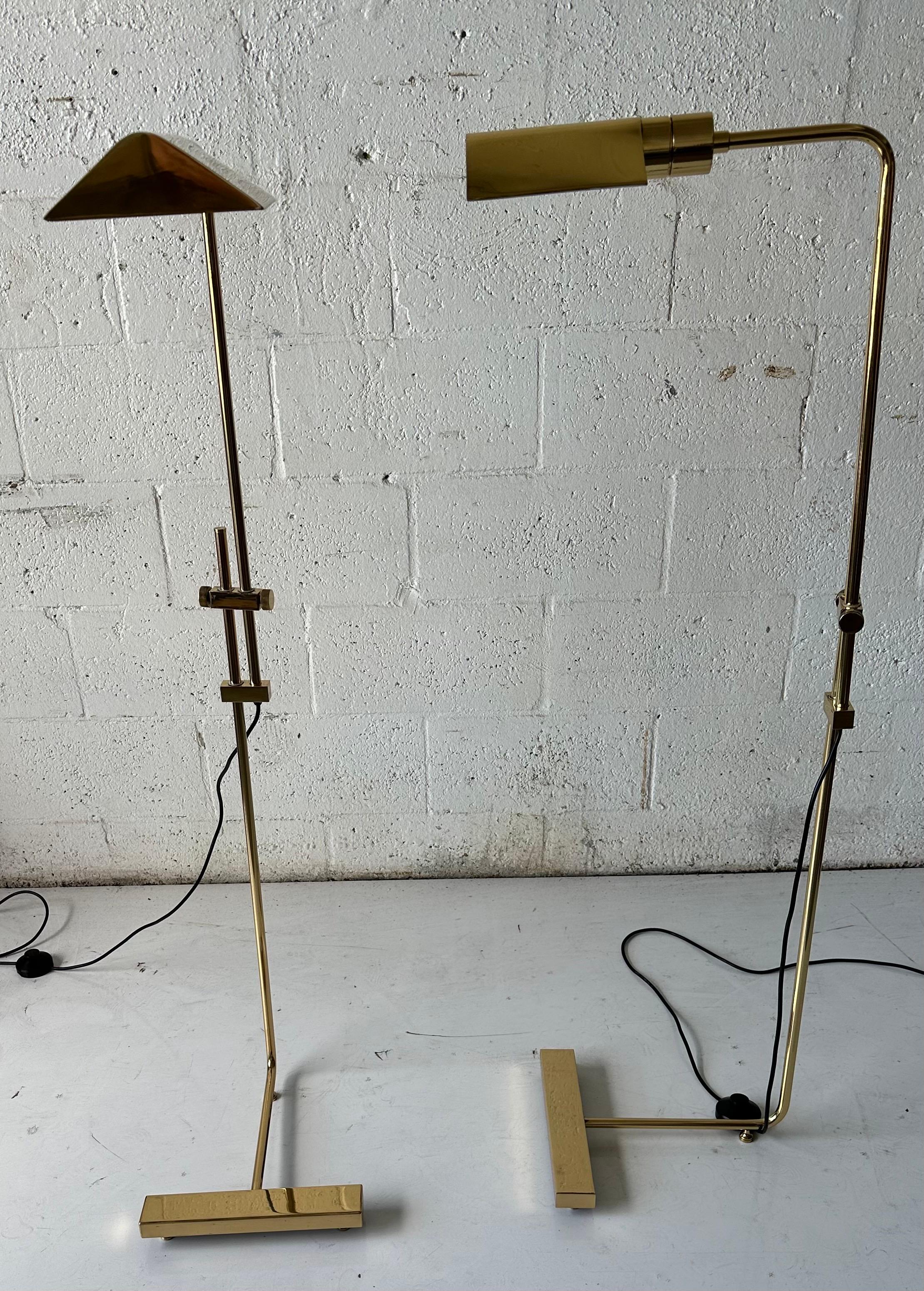 Paire de Maison Jansen  Lampadaire réglable en laiton, circa 1960 en vente 2