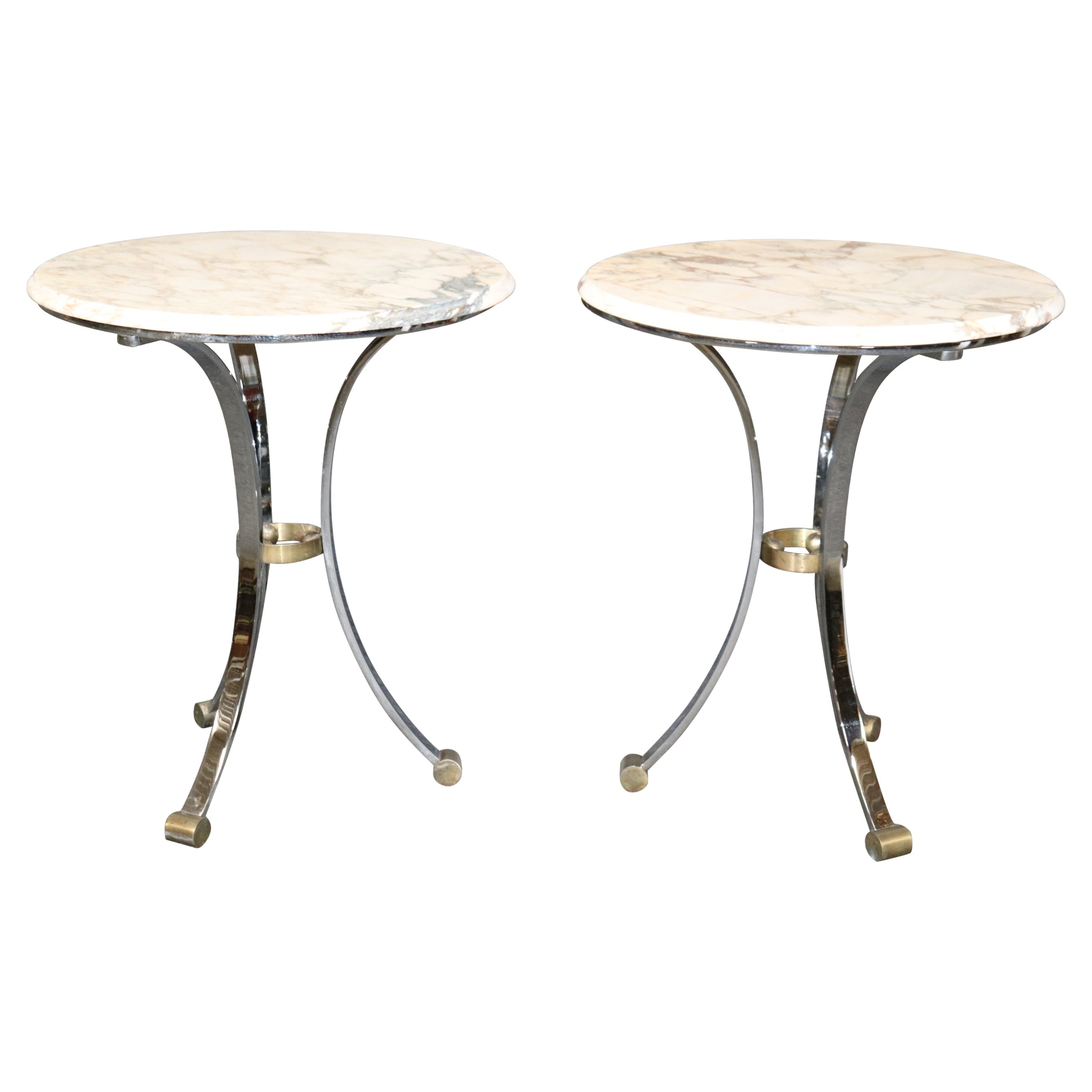 Paire de guéridons à plateau en marbre attribués à la Maison Jansen, tables d'appoint