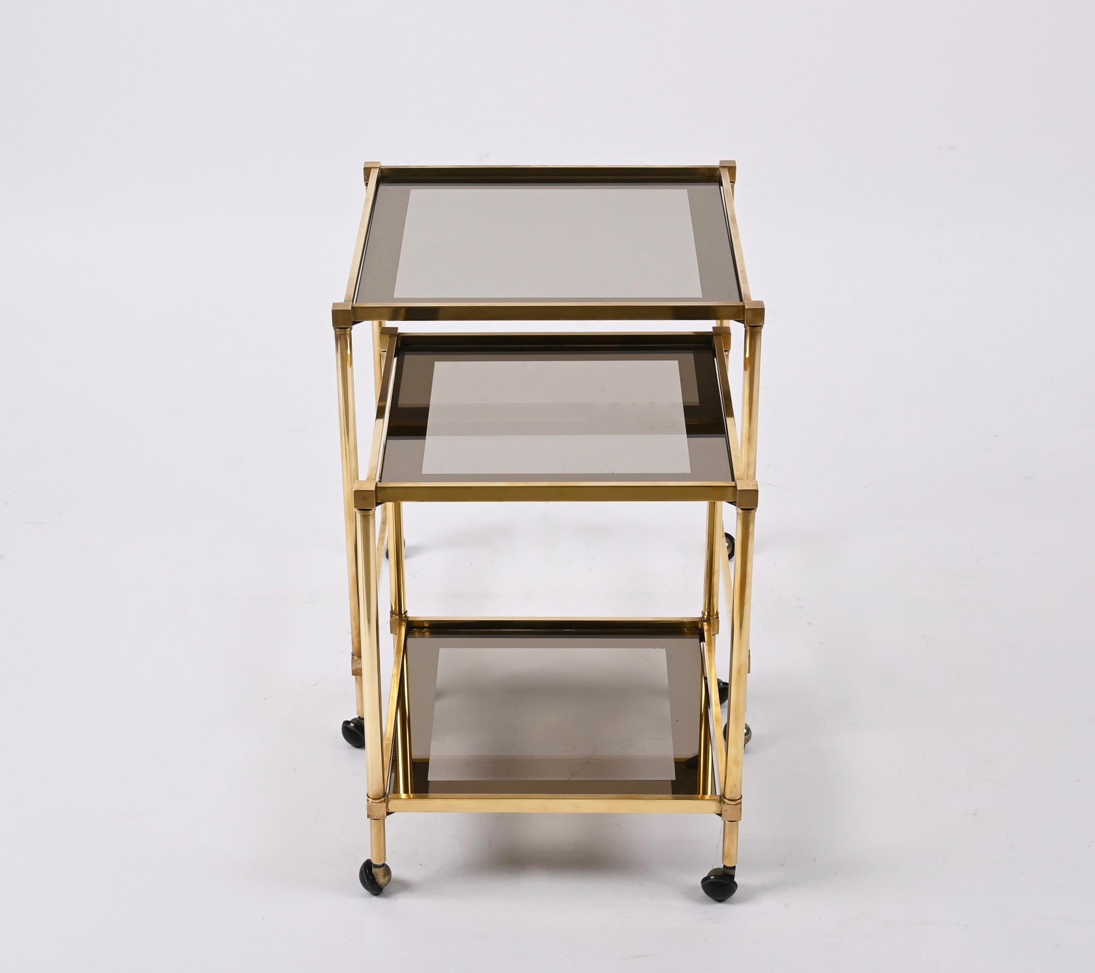 Mid-Century Modern Pair of Maison Jansen Brass Mirrored Border Nesting Tables with Glass Top, 1970s For Sale