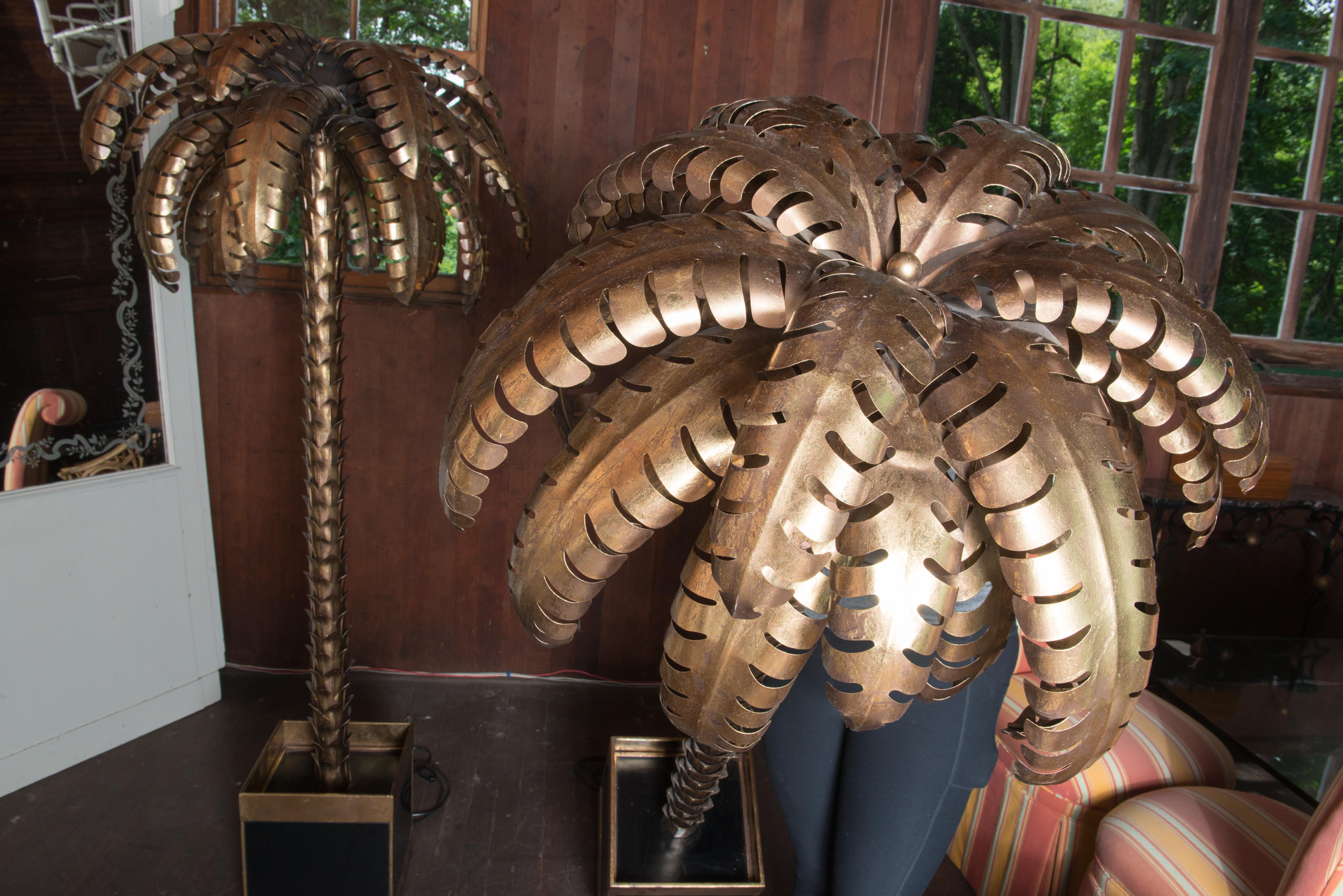 Paar Maison Jansen Stehlampen aus Messing mit Palmen im Angebot 5