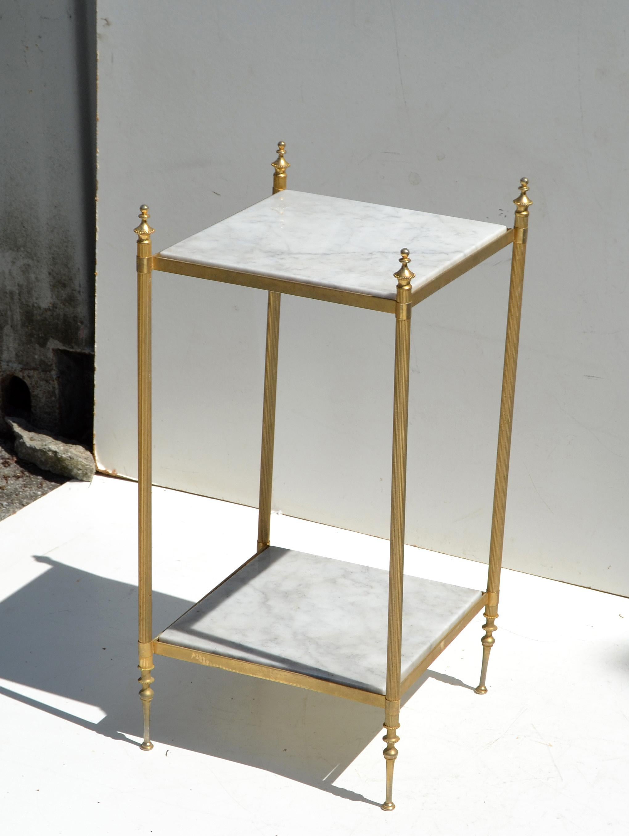 Superb pair of side table by Maison Jansen neoclassical made in France circa 1960.
Brass with antique white marble top.
Great also as sofa or end table.
Marble top measure: 11.5 x 11.5 x 0.25 inches.