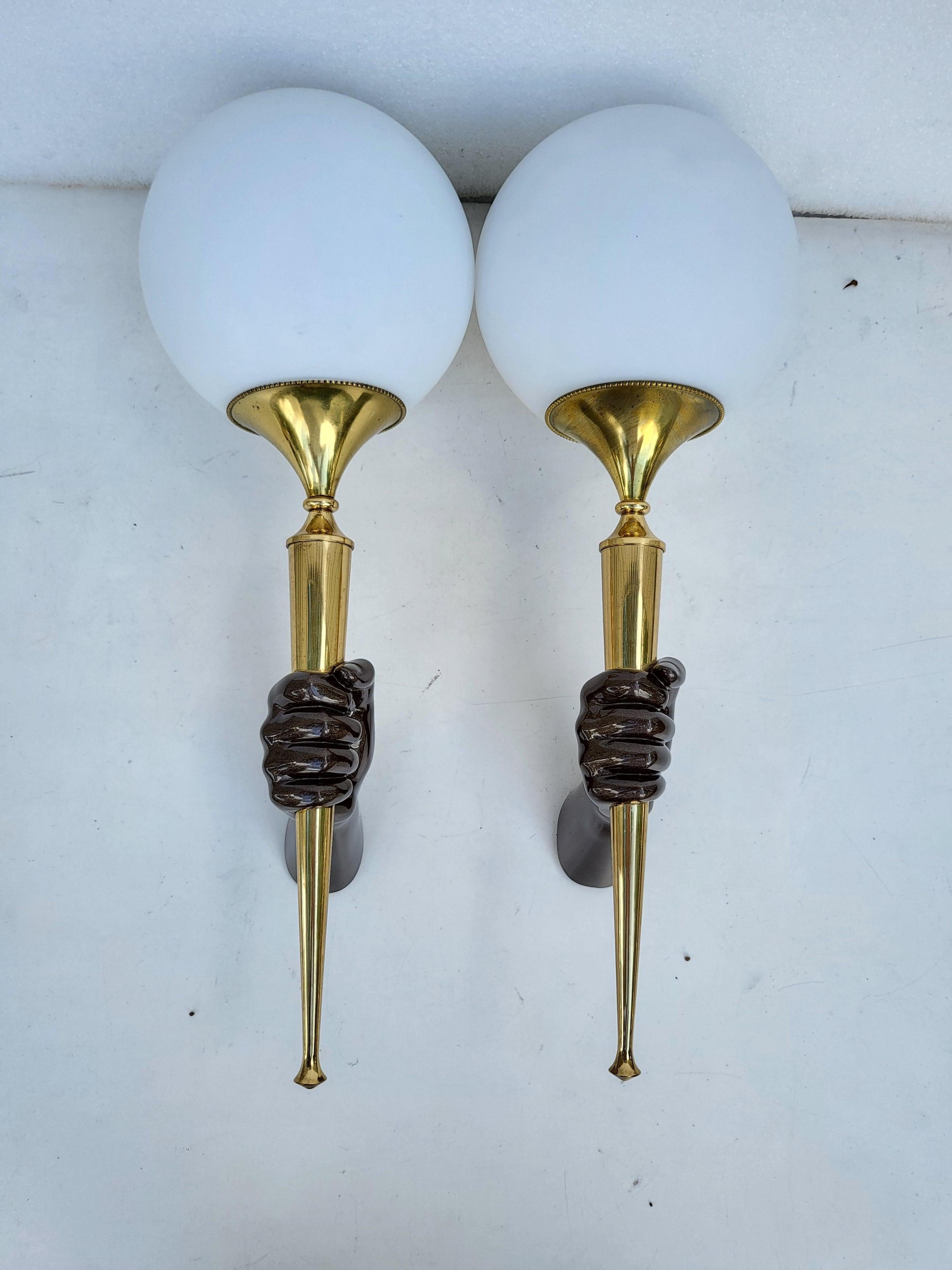 Coppia di appliques in stile Andre Arbus, bronzo e ottone, due patine
40W/ lampadina
Cablato per gli Stati Uniti e funzionante.
Completamente restaurato e rifinito.

 