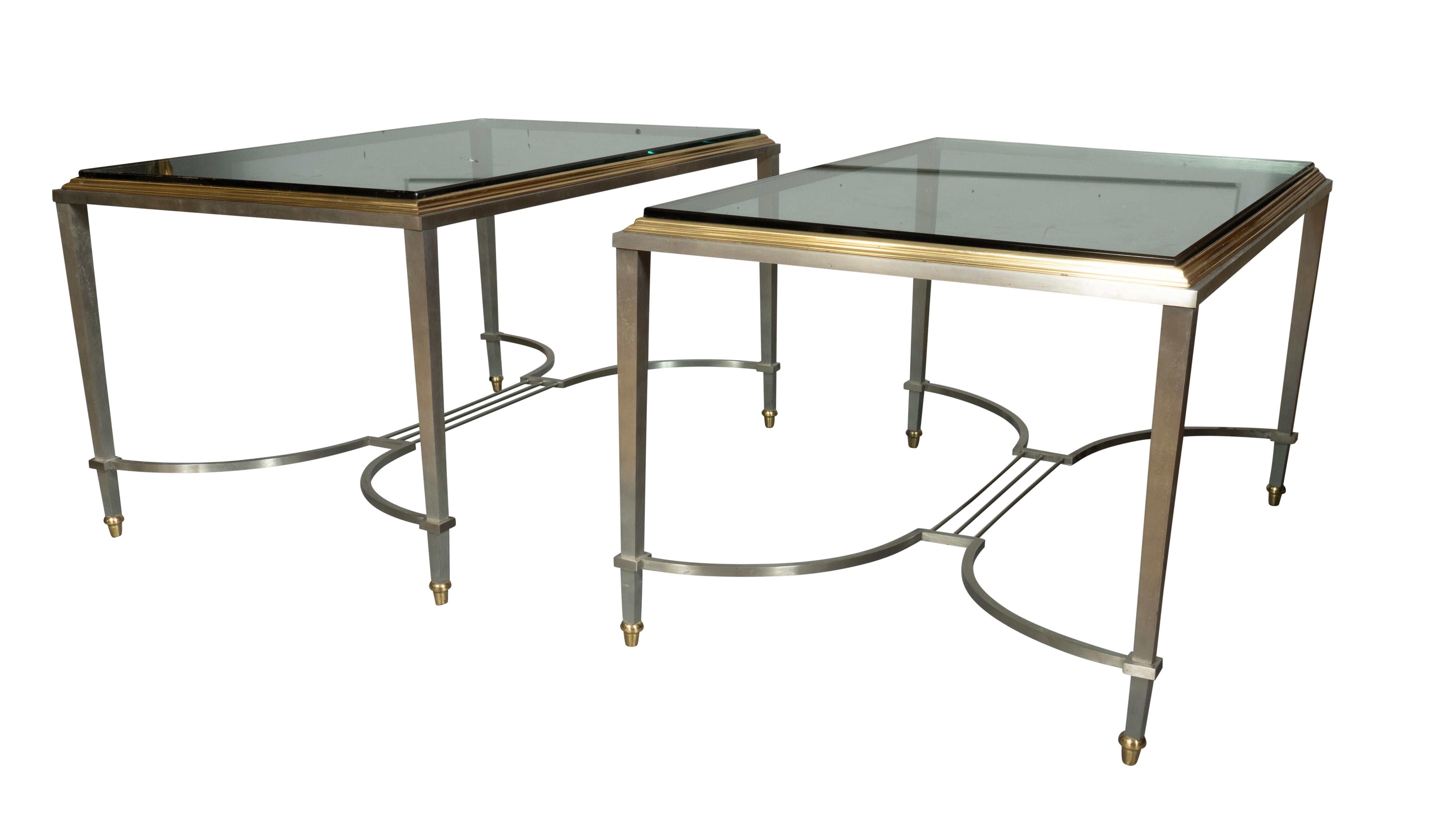 Laiton Paire de tables d'appoint en chrome et laiton de la Maison Jansen en vente